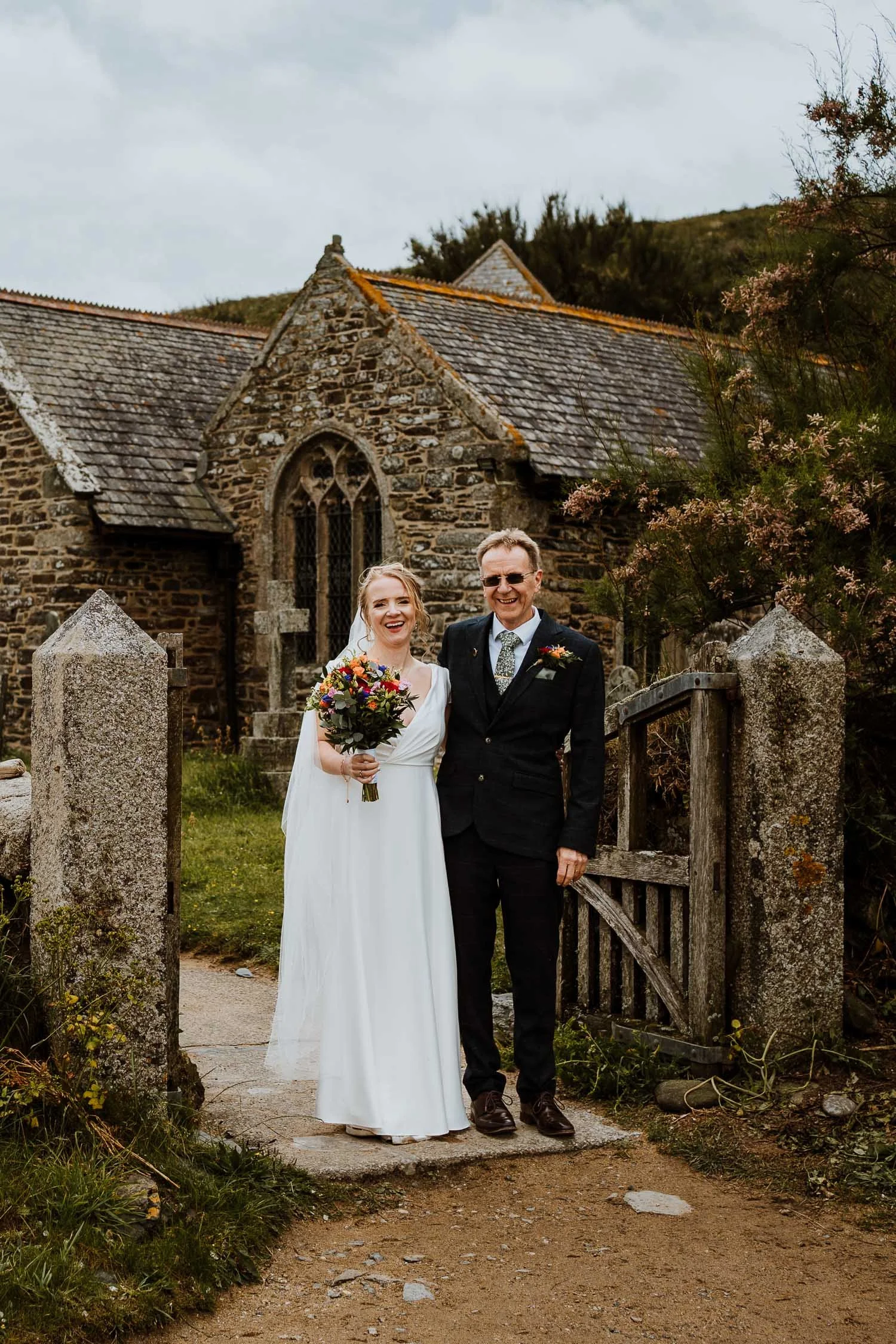 ja_weddingphotographer_cornwall_beaconcrag_11.jpg