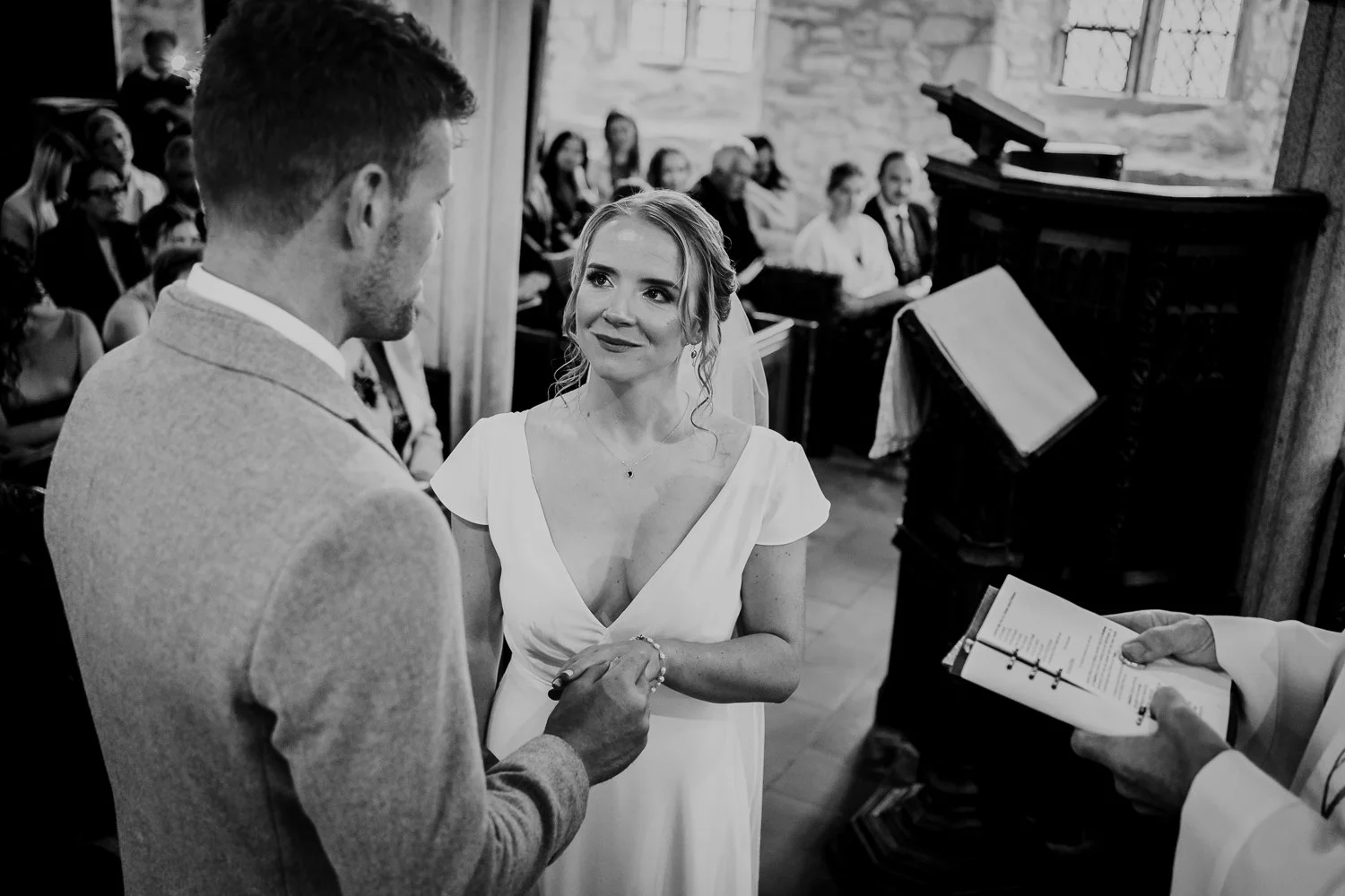 ja_weddingphotographer_cornwall_beaconcrag_17.jpg