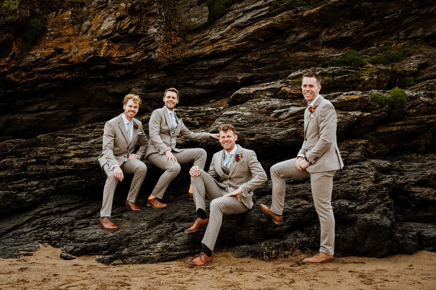 ja_weddingphotographer_cornwall_beaconcrag_22.jpg
