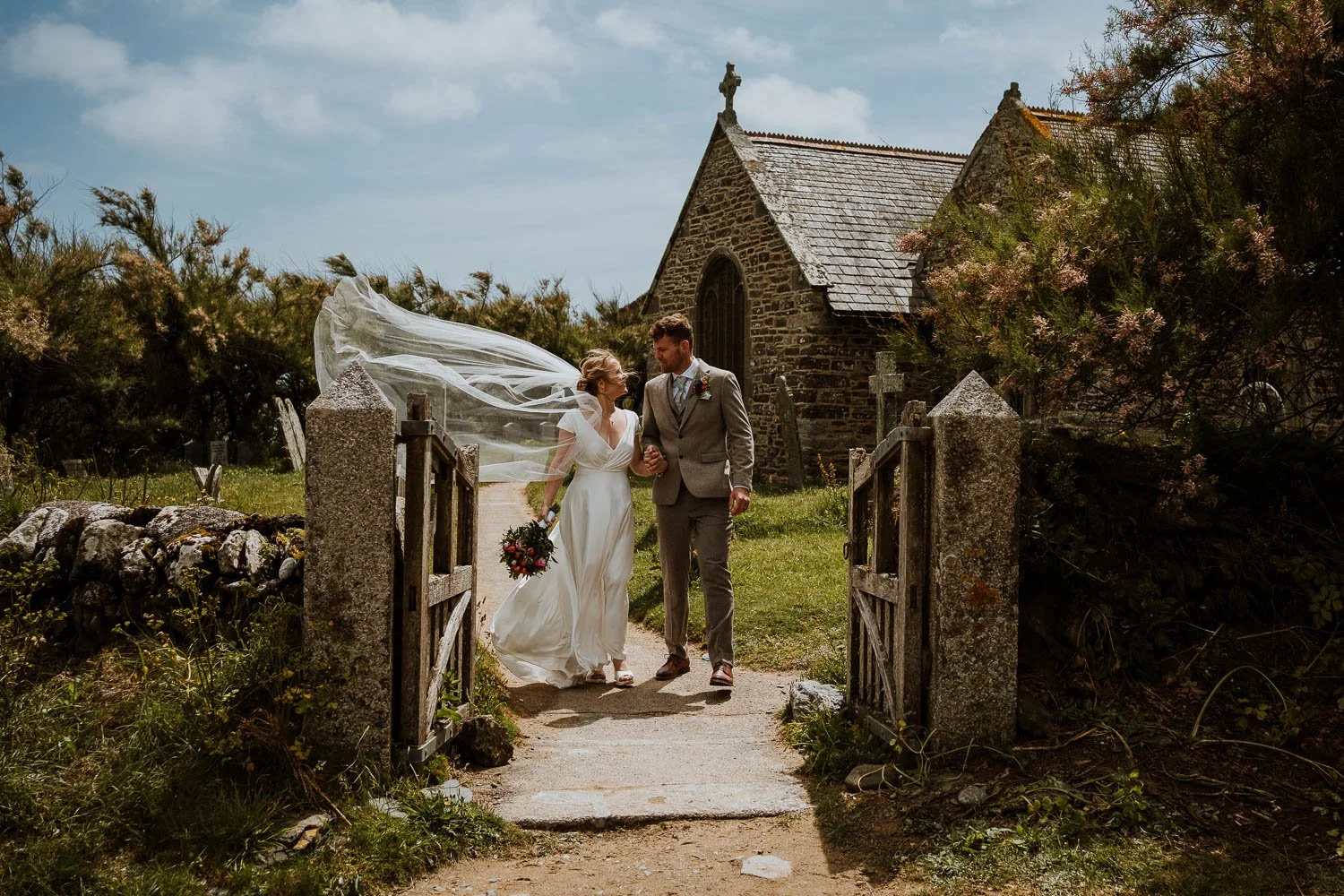 ja_weddingphotographer_cornwall_beaconcrag_30.jpg