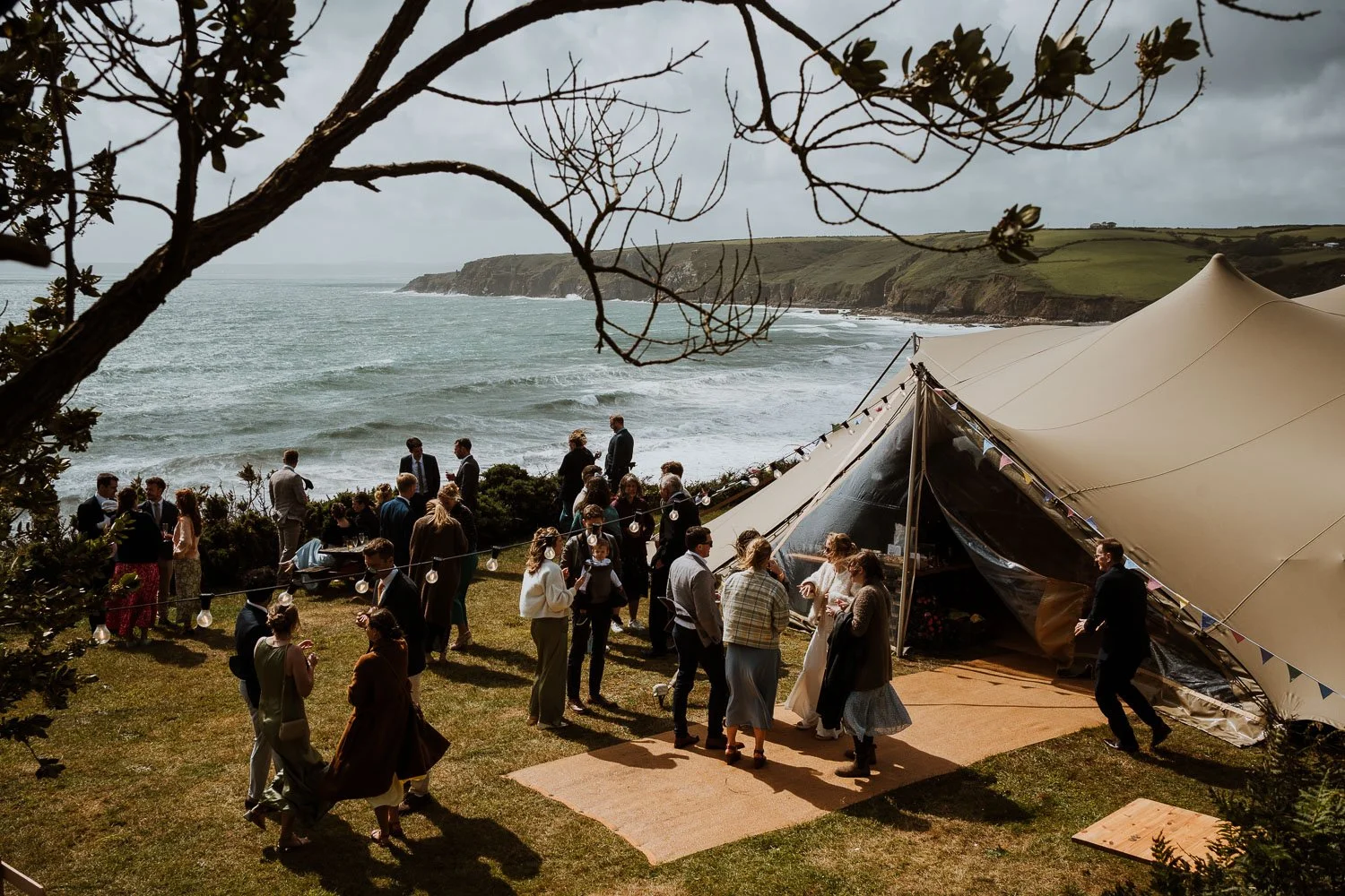 ja_weddingphotographer_cornwall_beaconcrag_31.jpg