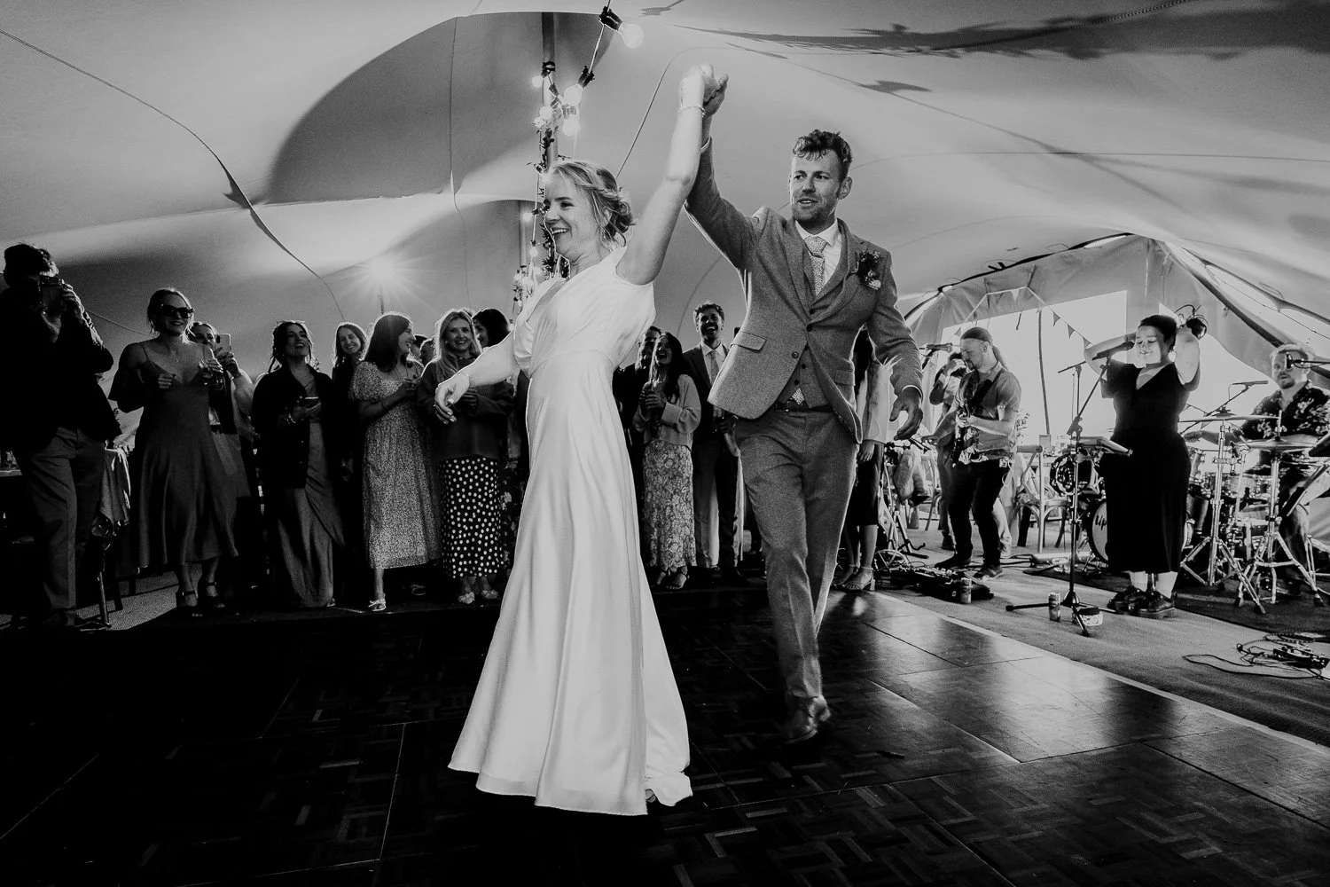 ja_weddingphotographer_cornwall_beaconcrag_55.jpg