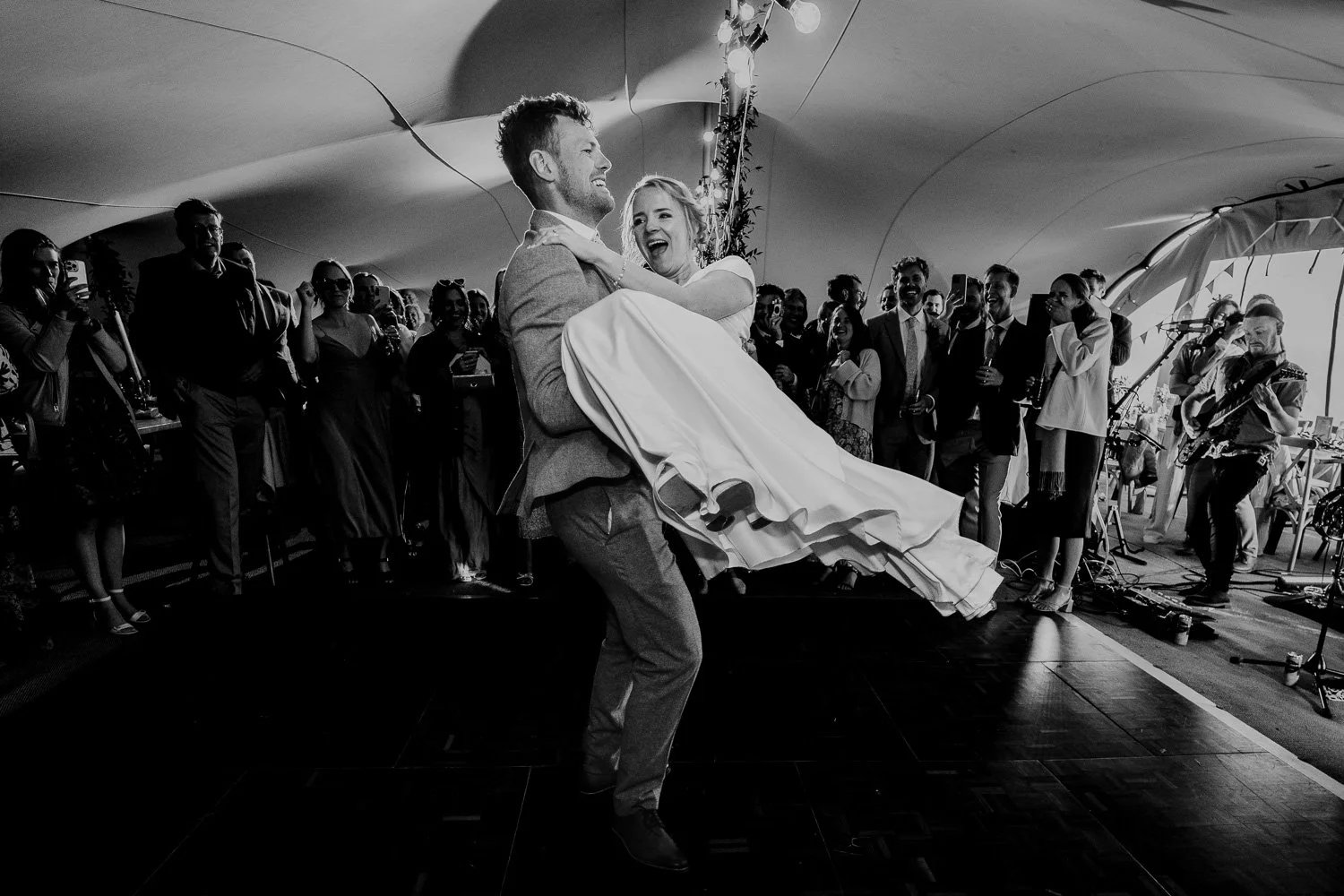ja_weddingphotographer_cornwall_beaconcrag_56.jpg