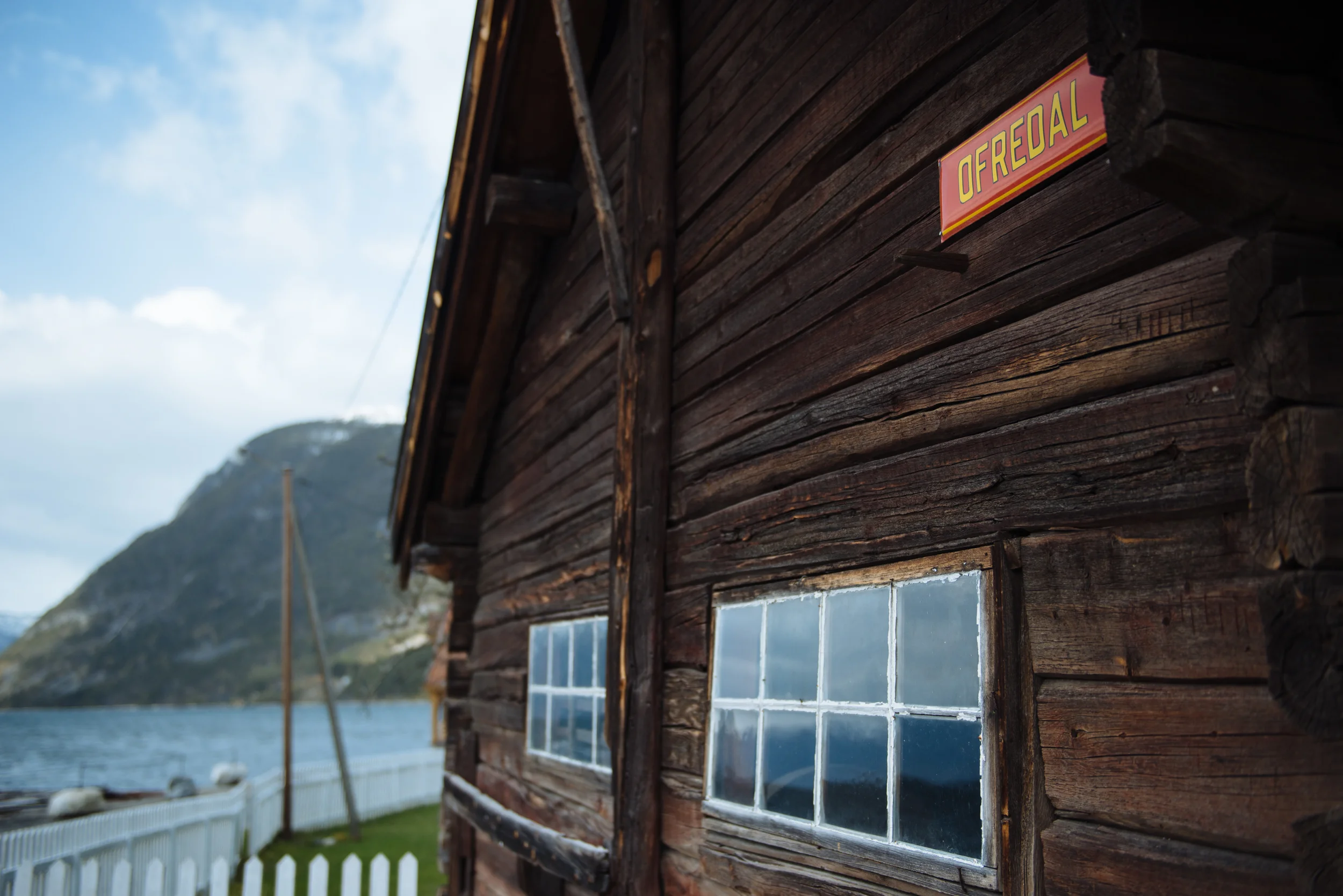 Accommodation by the fjord in Ofredal