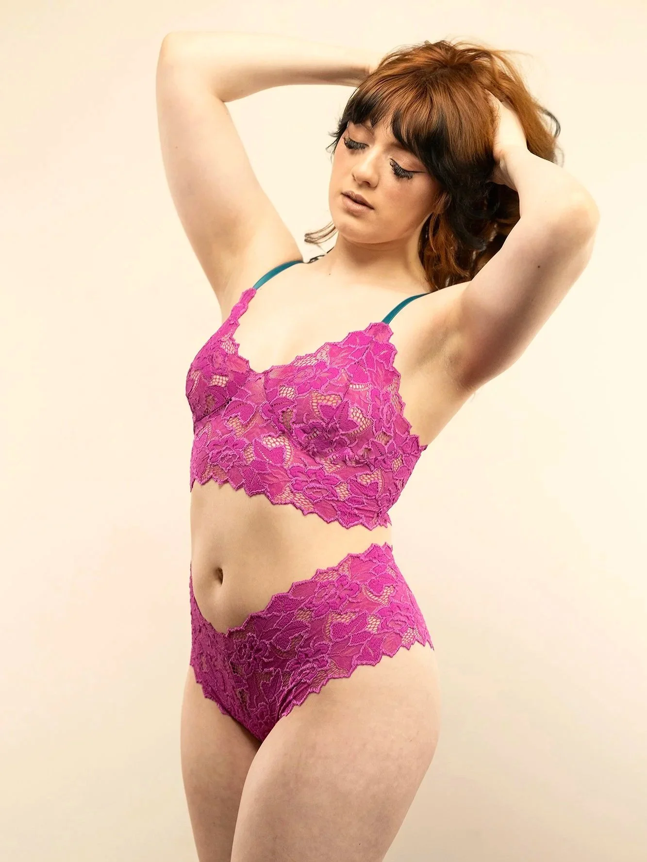 fuchsia_lace_bra_panty_f_full.jpg