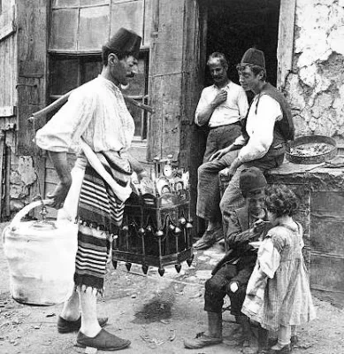 Ice cream merchant, Constantinople, Turkey, 1898 (Courtesy of the Library of Congress)