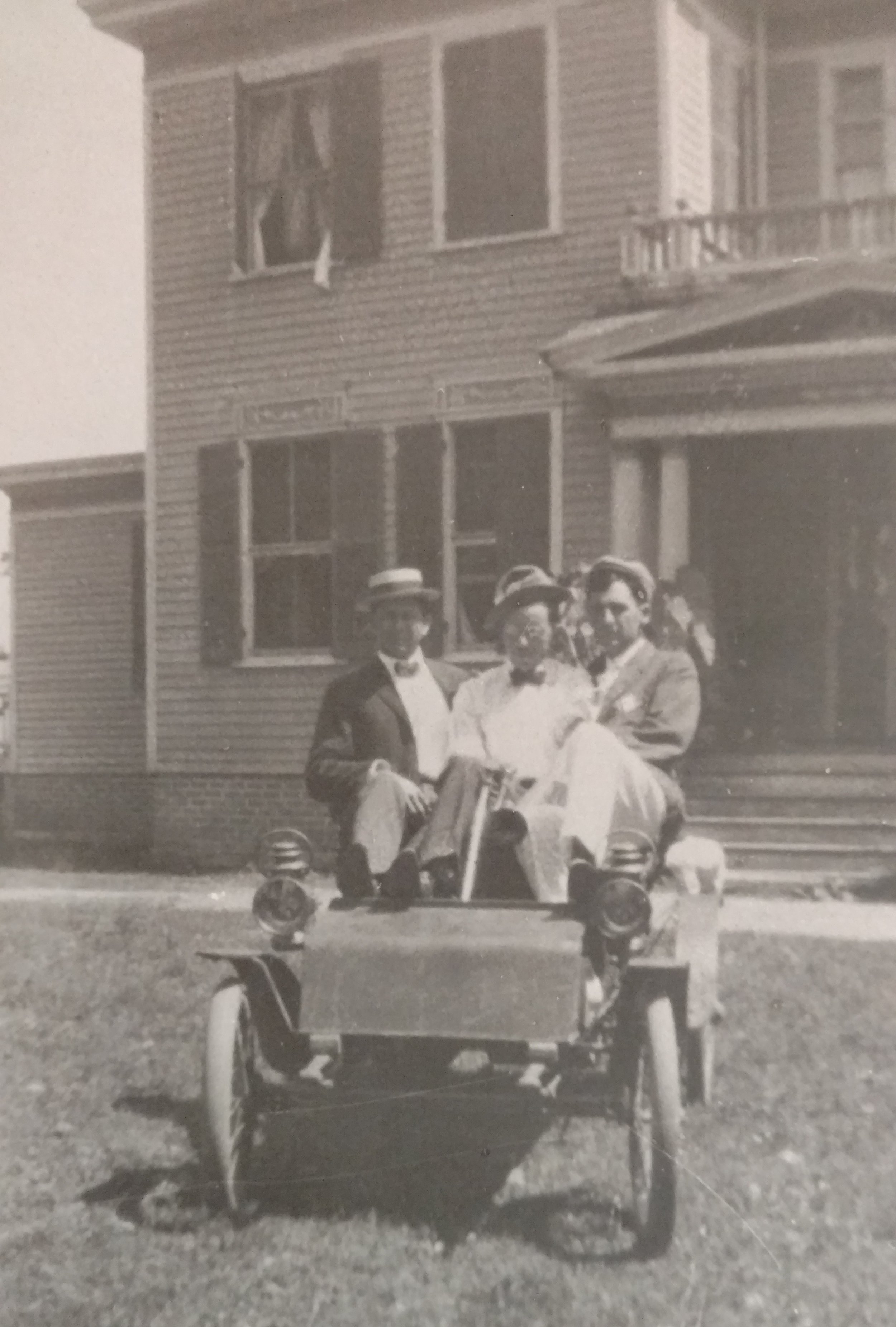 The newly-constructed Avoca appears in the background of this 1902 photograph.