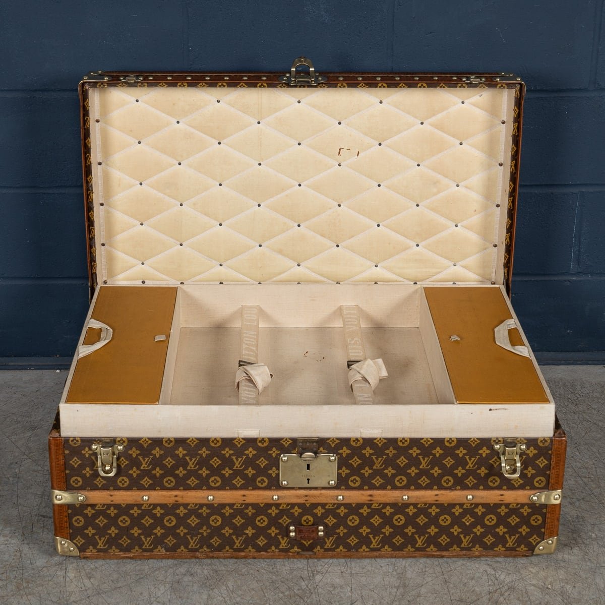 PUSHKINS.COM - B11233d - 20thC LOUIS VUITTON CABIN TRUNK IN MONOGRAM CANVAS, FRANCE c.1930 - 10.jpg