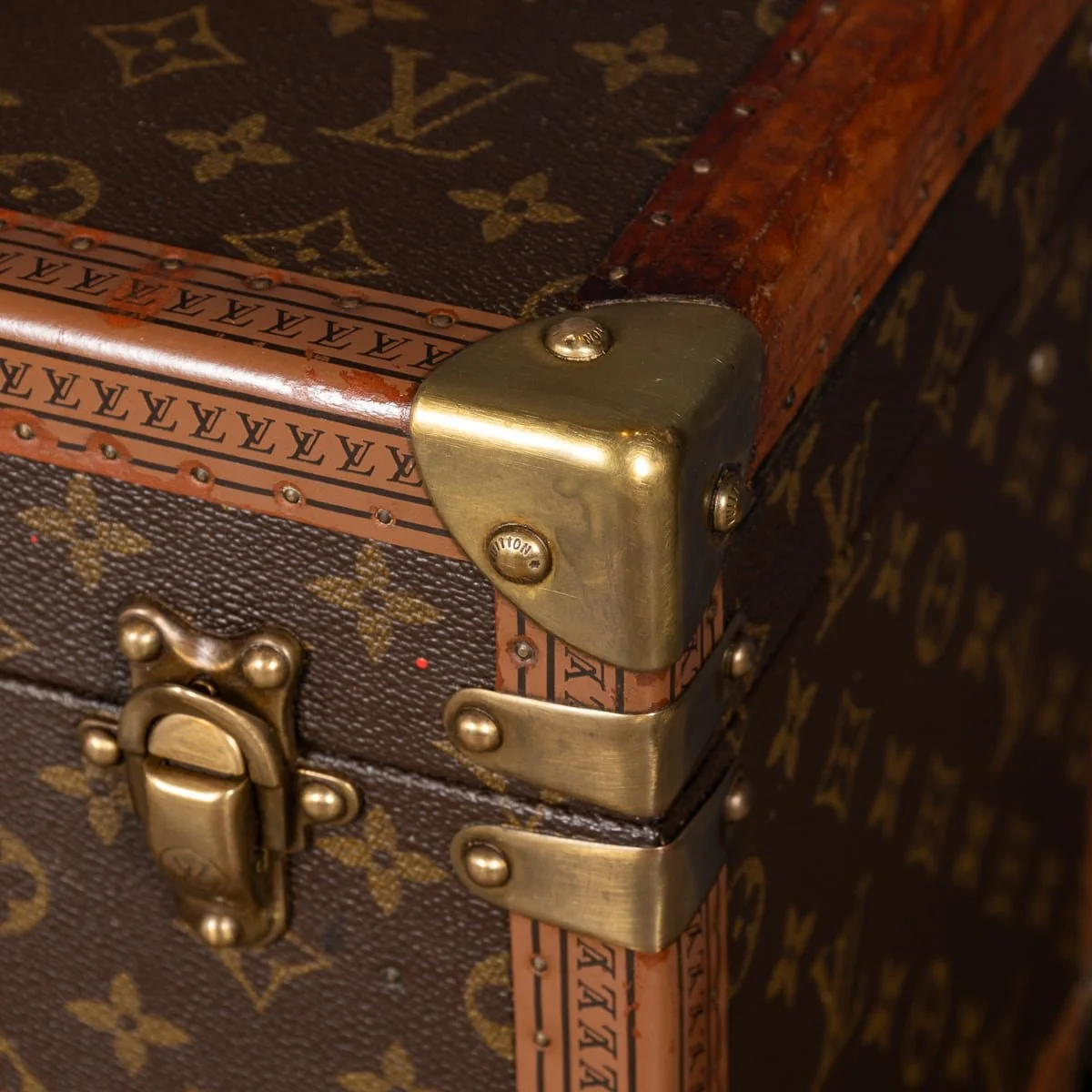 PUSHKIN'S - MID 20thC LOUIS VUITTON VANITY CASE IN MONOGRAM CANVAS, MADE IN FRANCE c.1960 - 18.jpg