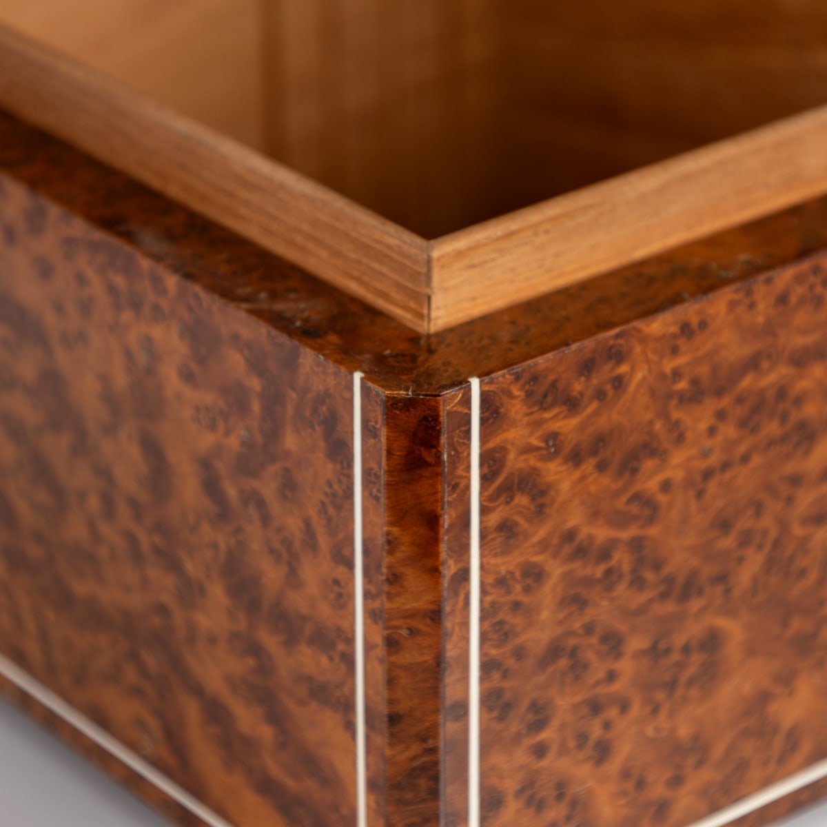 PUSHKINS.COM - B11242 - VINTAGE 20thC ART DECO BURR WALNUT CIGAR HUMIDOR BY DUNHILL, ENGLAND c.1930 - 21.jpg