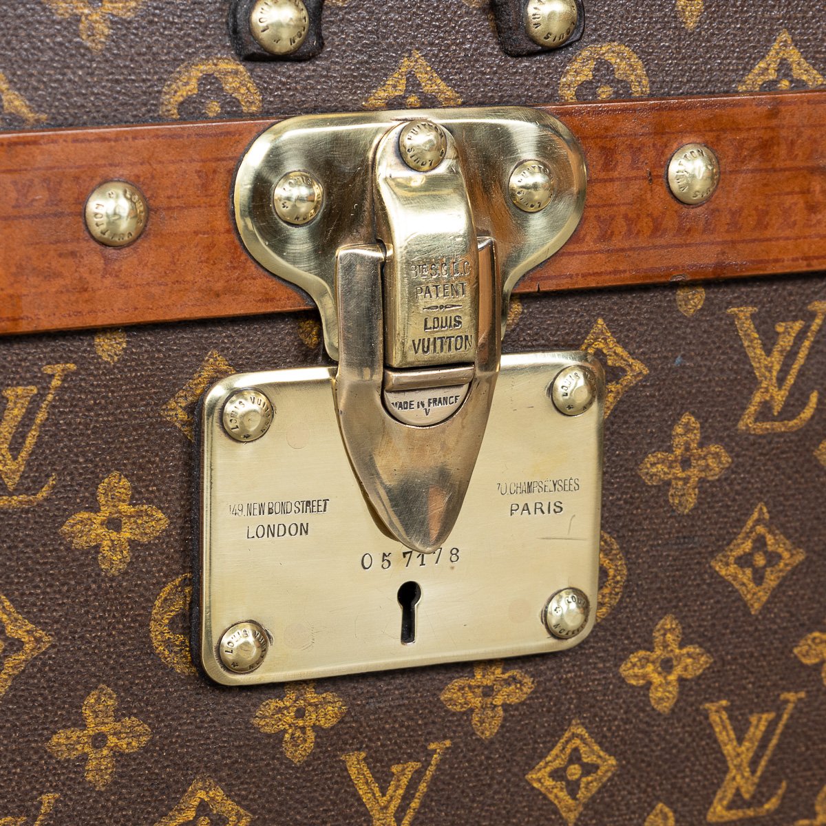 PUSHKINS.COM - B11308w - ANTIQUE 20thC LOUIS VUITTON HAT TRUNK IN MONOGRAM CANVAS, FRANCE c.1920 - 23.jpg