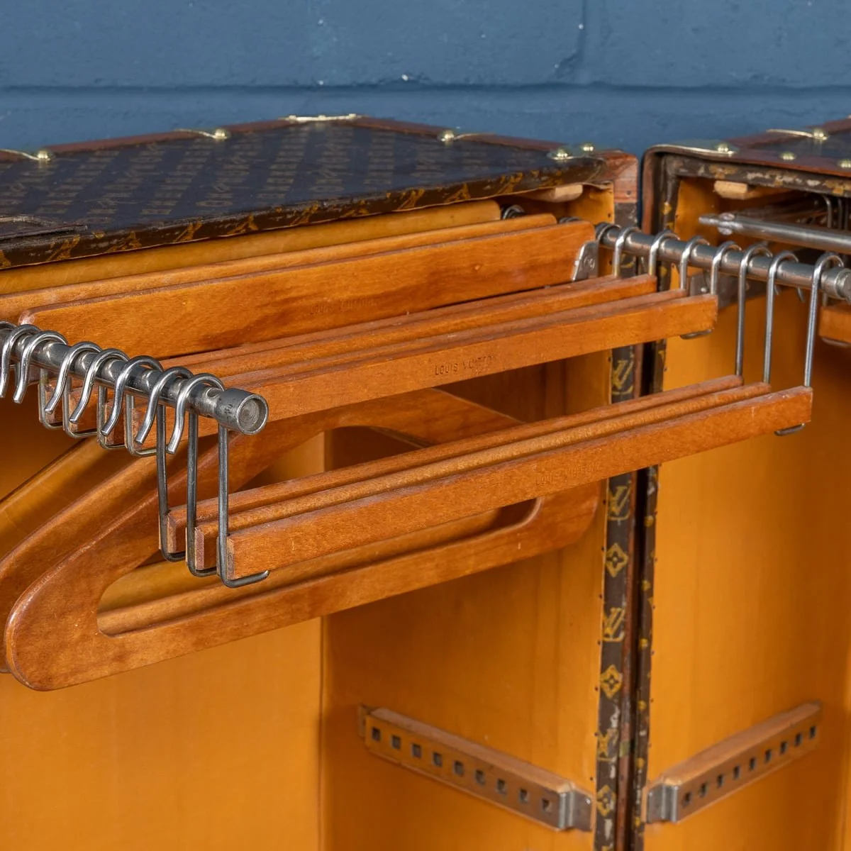 PUSHKINS.COM - B12014 - 20thC LOUIS VUITTON WARDROBE TRUNK IN MONOGRAM CANVAS, FRANCE c.1930 - 14.jpg