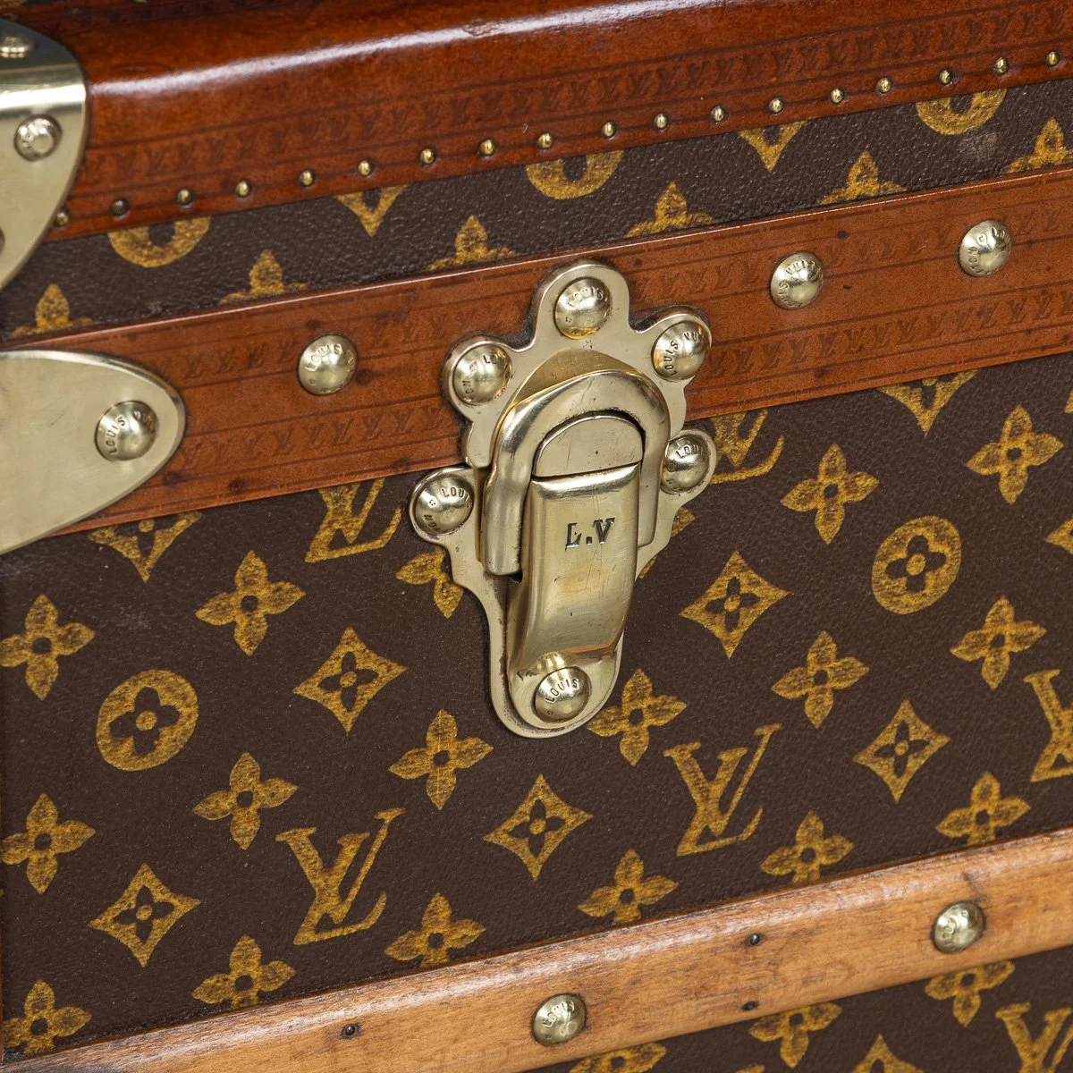 PUSHKINS.COM - B11431dw - ANTIQUE 20thC LOUIS VUITTON %22MALLE HAUTE%22 IN MONOGRAM CANVAS, FRANCE c.1920 - 32.jpg