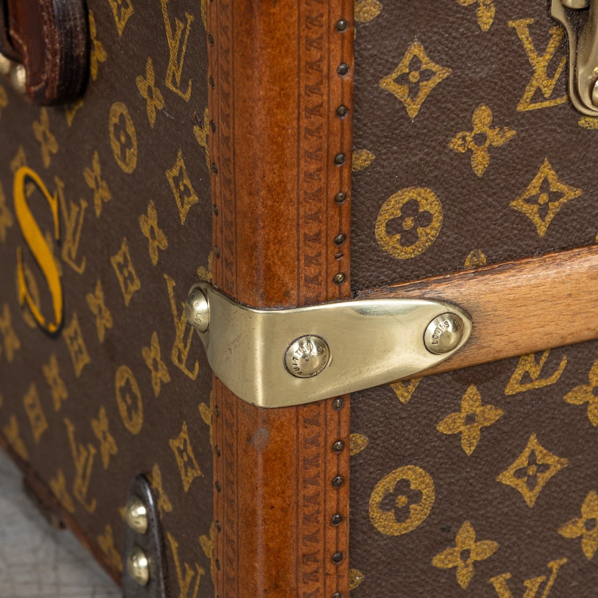 PUSHKINS.COM - B11233d - 20thC LOUIS VUITTON CABIN TRUNK IN MONOGRAM CANVAS, FRANCE c.1930 - 26.jpg