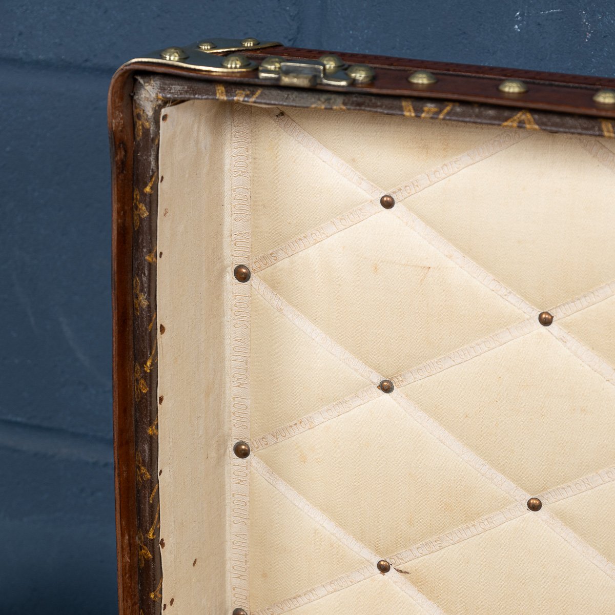 PUSHKINS.COM - B11308w - ANTIQUE 20thC LOUIS VUITTON HAT TRUNK IN MONOGRAM CANVAS, FRANCE c.1920 - 14.jpg