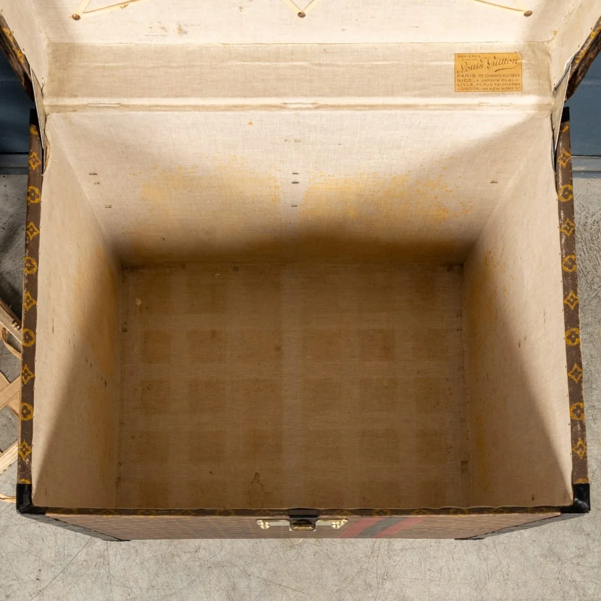 PUSHKINS.COM - B12257w - VINTAGE 20thC LOUIS VUITTON HAT TRUNK IN MONOGRAM CANVAS, FRANCE c.1930 - 15.jpg