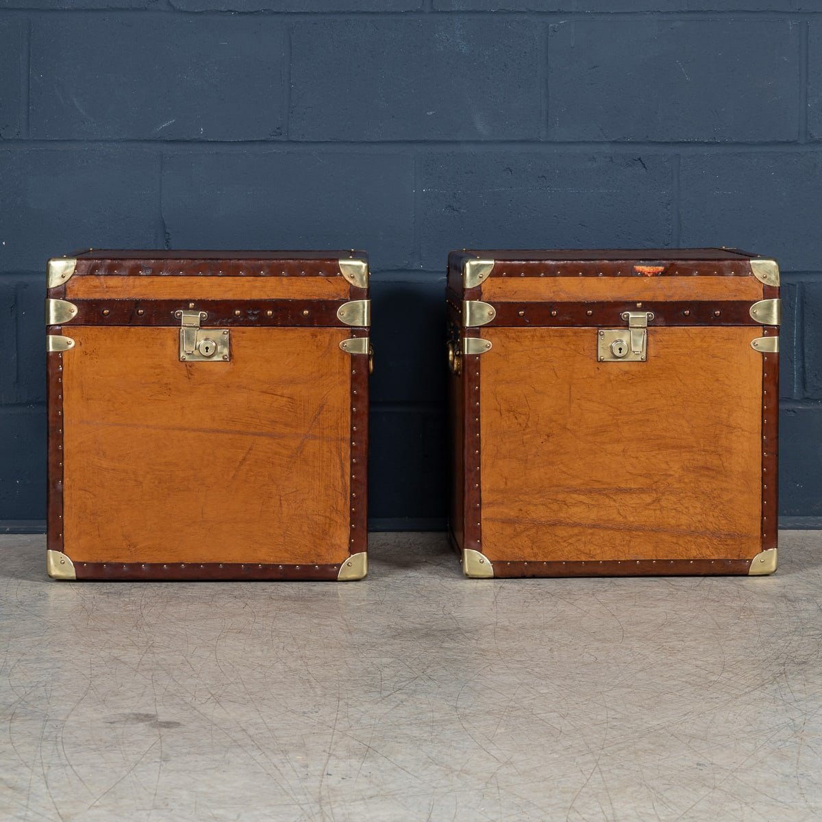 PUSHKINS.COM - B11174 - 20thC PAIR OF LEATHER CLAD ENGLISH ARMY : NAVY STYLE TRUNKS - 04.jpg