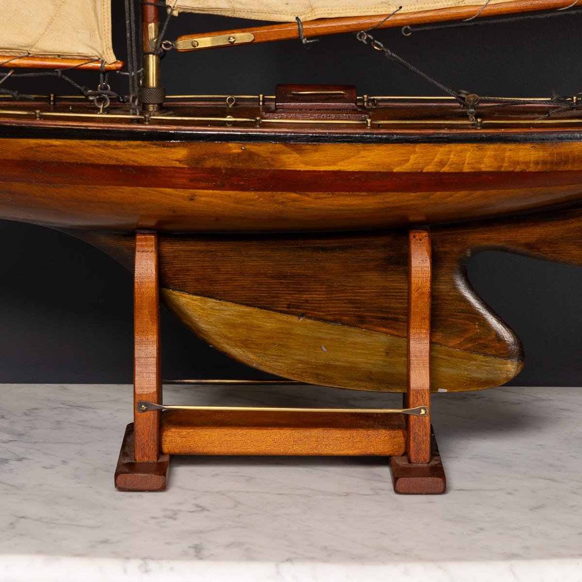 PUSHKINS.COM - D11762 - VINTAGE 20thC LARGE ENGLISH GAFF RIGGED POND YACHT c.1930 - 12.jpg