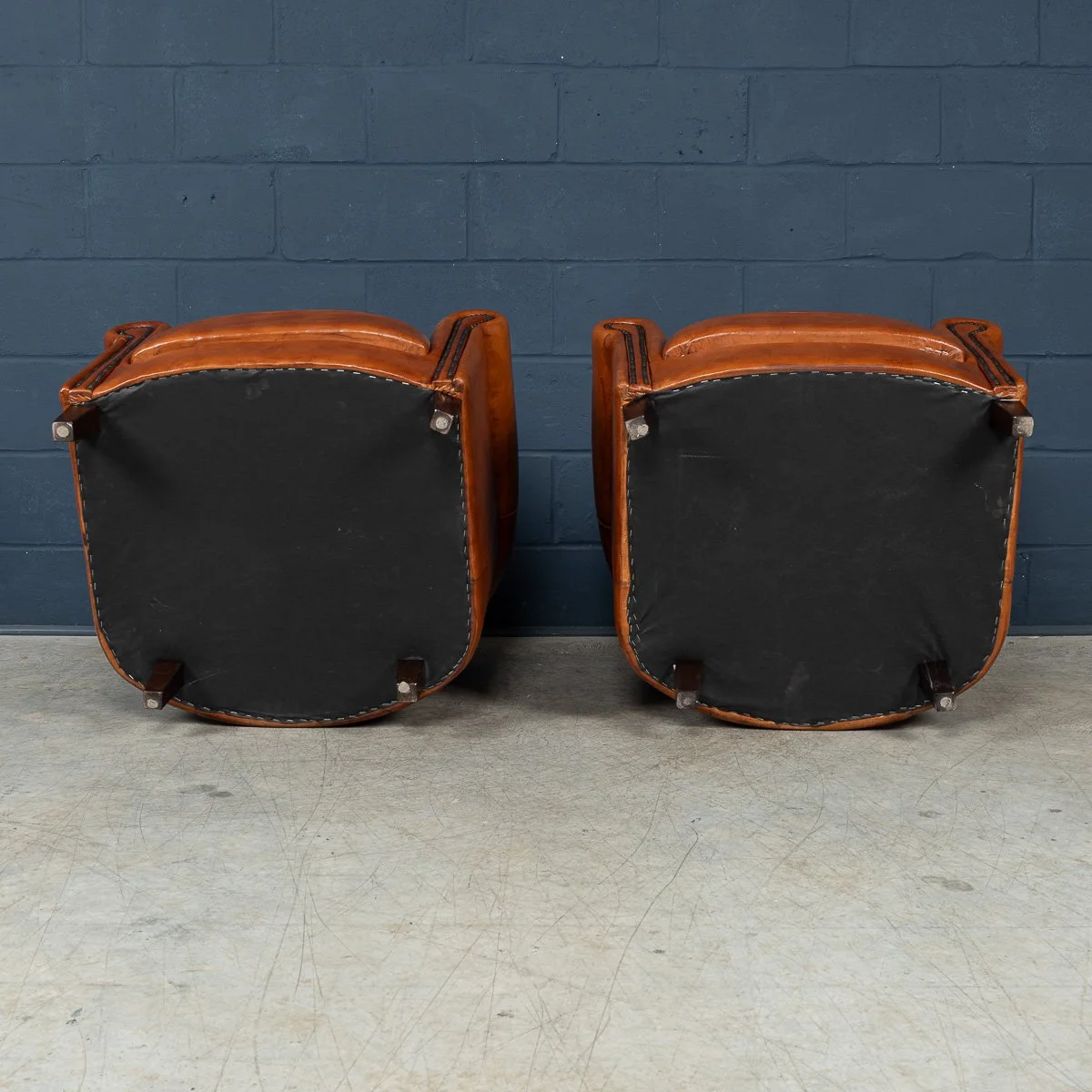 PUSHKINS.COM - B11464 - A PAIR OF 20thC DUTCH SHEEPSKIN LEATHER CLUB CHAIRS - 08.jpg