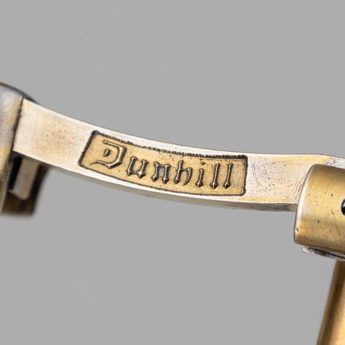PUSHKINS.COM - D11365 - 20thC SHAGREEN & GOLD ENGINE TURNED PANELLED DUNHILL TABLE LIGHTER c.1950 - 09.jpg