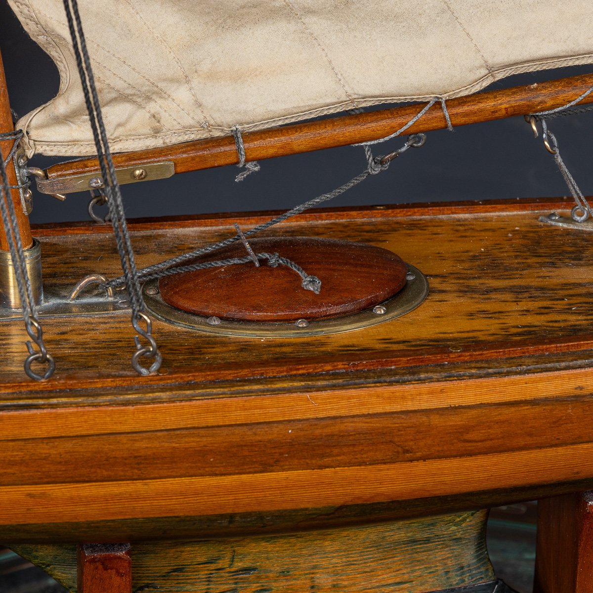 PUSHKINS.COM - D11141 - VINTAGE 20thC SMALL ENGLISH GAFF RIGGED %22J CLASS%22 POND YACHT c.1930 - 11.jpg
