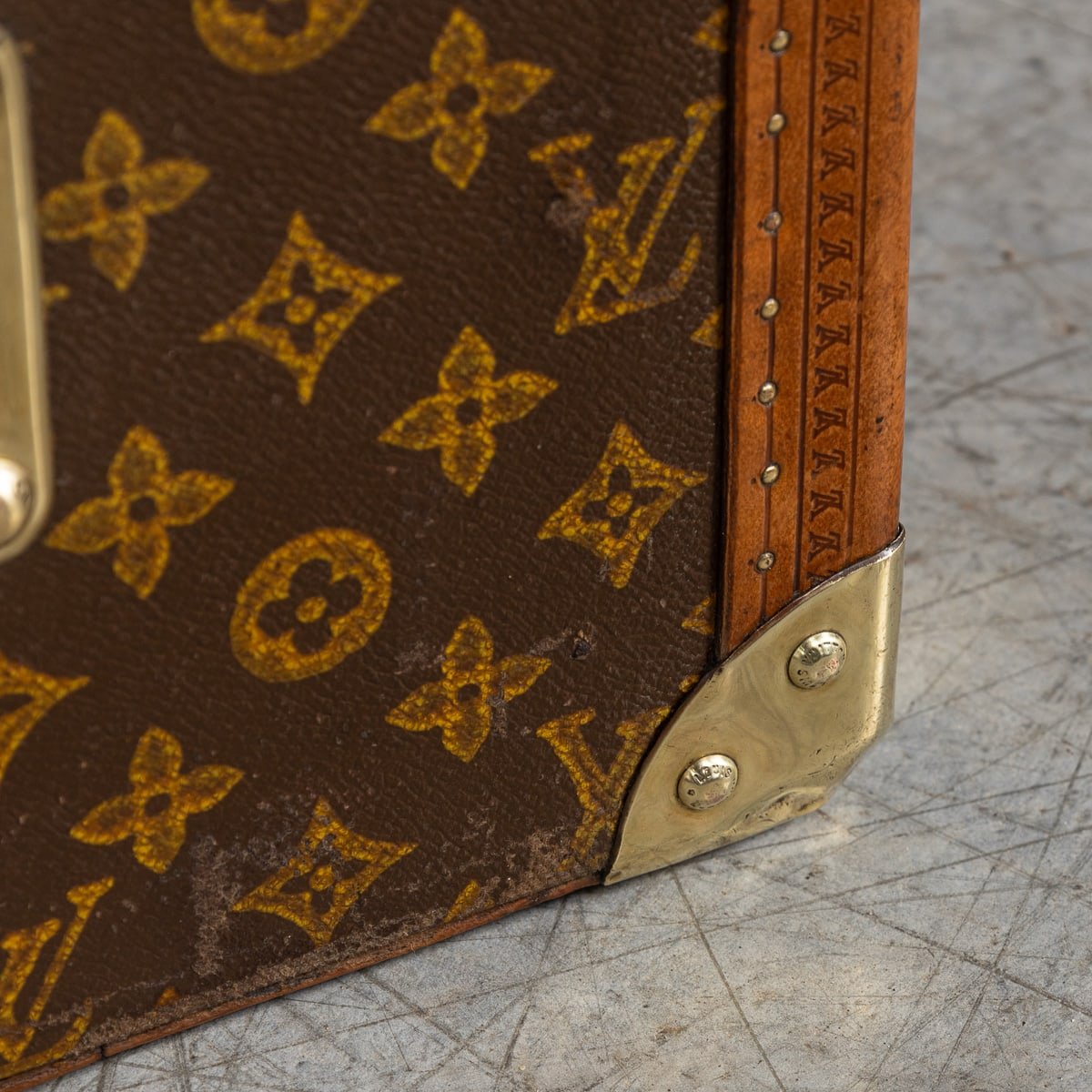 PUSHKINS.COM - B11237wd - 20thC LOUIS VUITTON ENCYCLOPEDIA BRITANNICA TRUNK IN MONOGRAM CANVAS c.1911 - 30.jpg