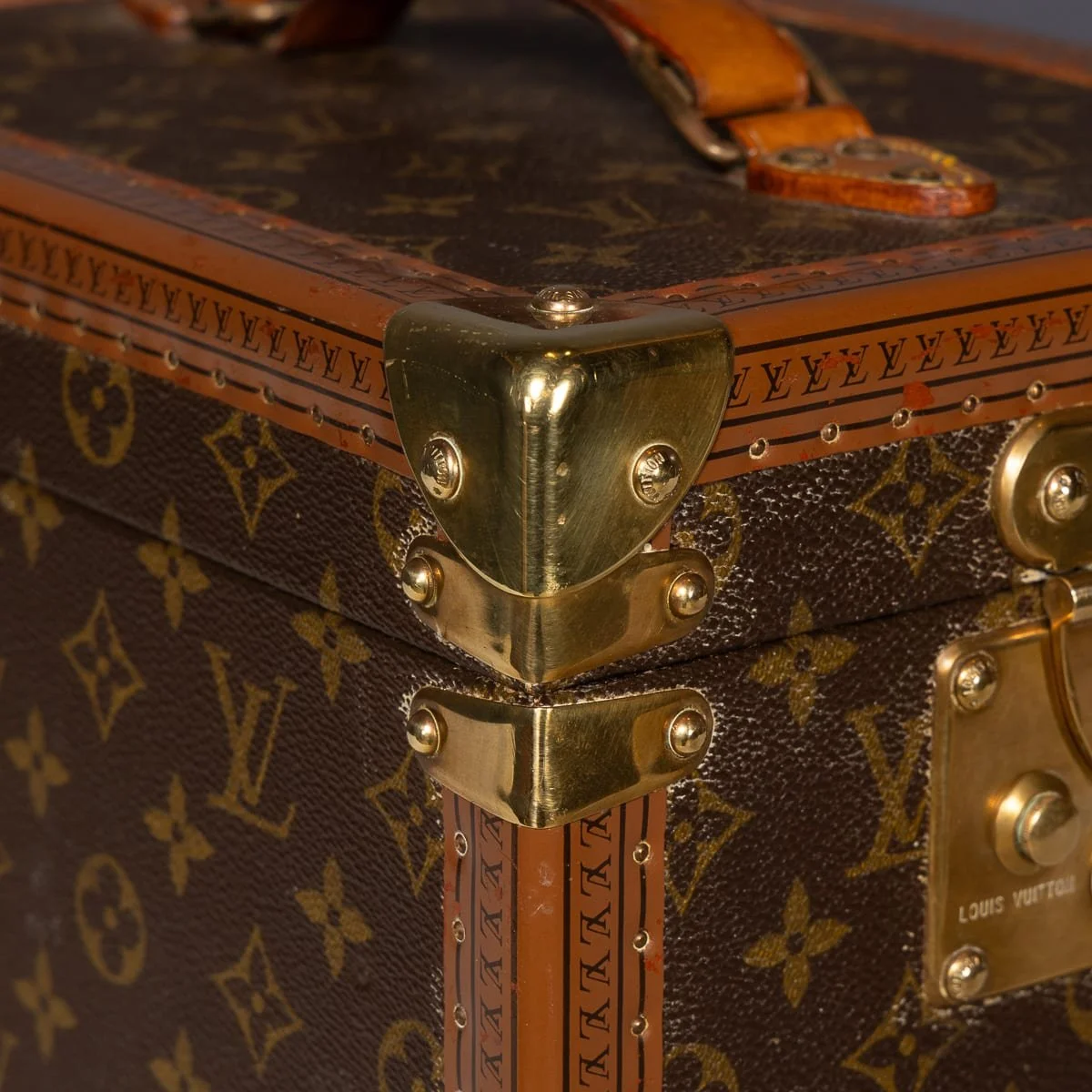 PUSHKINS.COM - D11759 - 20thC LOUIS VUITTON JEWELLERY CASE IN MONOGRAM CANVAS, MADE IN FRANCE c.1960 - 34.jpg