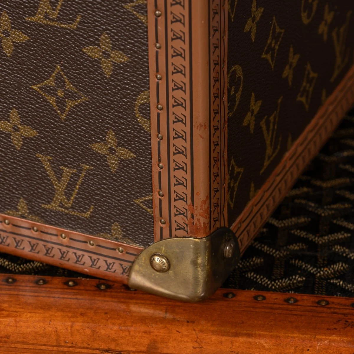 PUSHKIN'S - MID 20thC LOUIS VUITTON VANITY CASE IN MONOGRAM CANVAS, MADE IN FRANCE c.1960 - 20.jpg