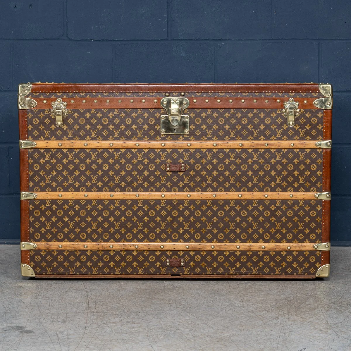 PUSHKINS.COM - B11431dw - ANTIQUE 20thC LOUIS VUITTON %22MALLE HAUTE%22 IN MONOGRAM CANVAS, FRANCE c.1920 - 04.jpg
