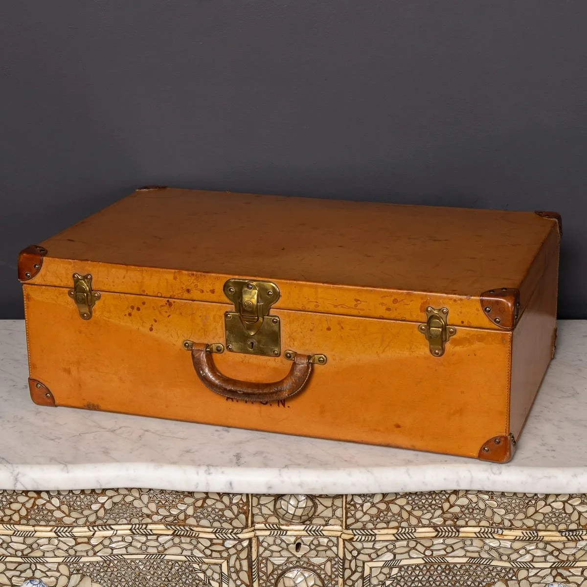 PUSHKINS.COM - D11874 - 20thC LOUIS VUITTON DRESSING CASE IN COW HIDE LEATHER, FRANCE - 03.jpg
