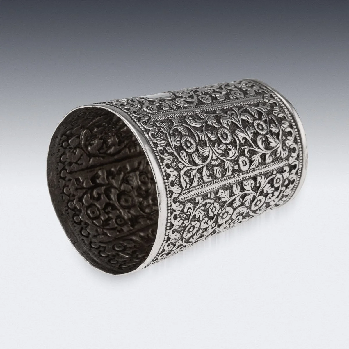PUSHKINS.COM - J12493 - ANTIQUE 19thC INDIAN KUTCH SOLID SILVER BEAKER c.1890 -  07.jpg