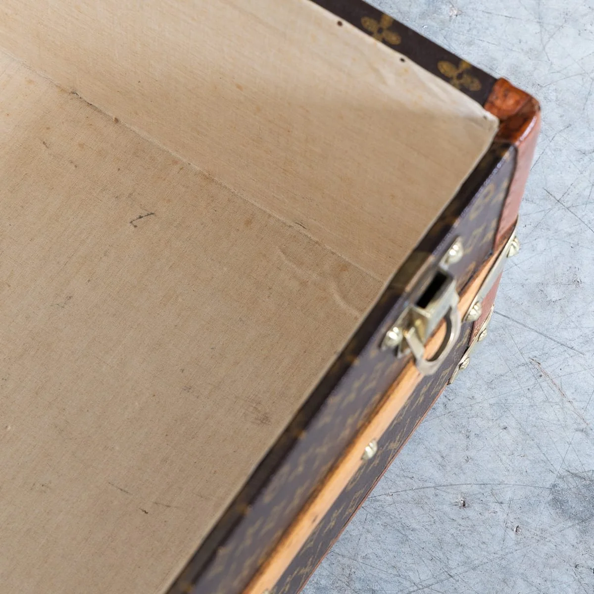 PUSHKINS.COM - B12020h - 20thC LOUIS VUITTON CABIN TRUNK IN MONOGRAM CANVAS, FRANCE c.1930 - 14.jpg