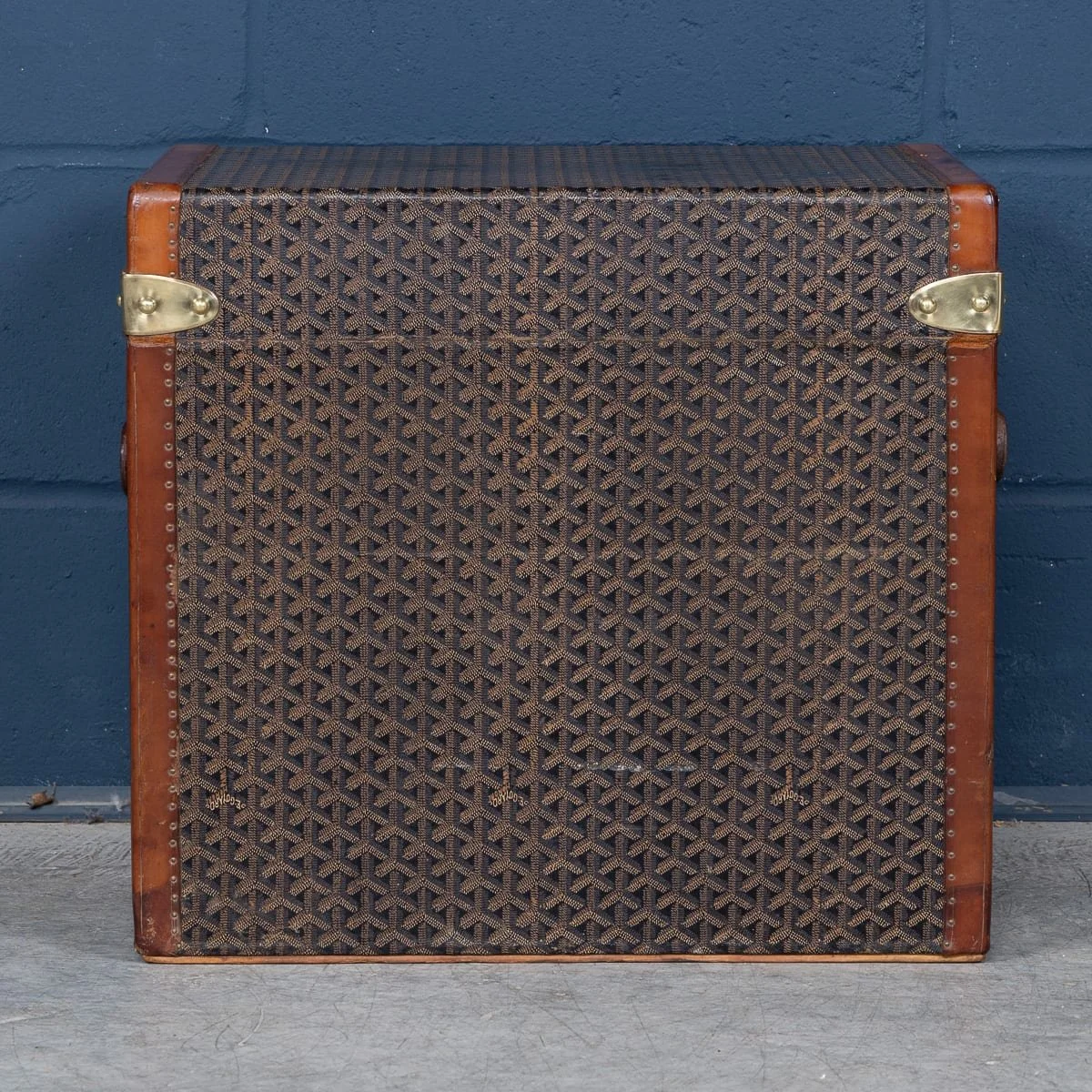 PUSHKINS.COM - B12018d - ANTIQUE 20thC FRENCH HAT TRUNK IN CHEVRON CANVAS BY GOYARD, PARIS c.1900 - 06.jpg