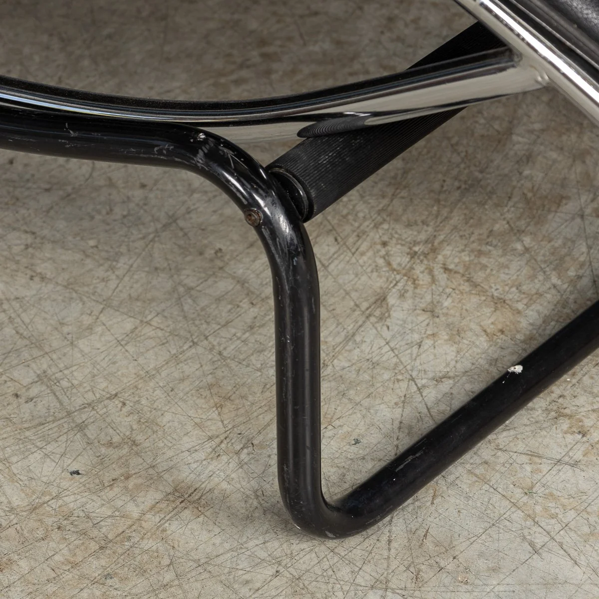 PUSHKINS.COM - B11416 - 20thC ITALIAN BLACK LEATHER CHAISE LOUNGE AFTER LE CORBUSIER c.1980 - 34.jpg
