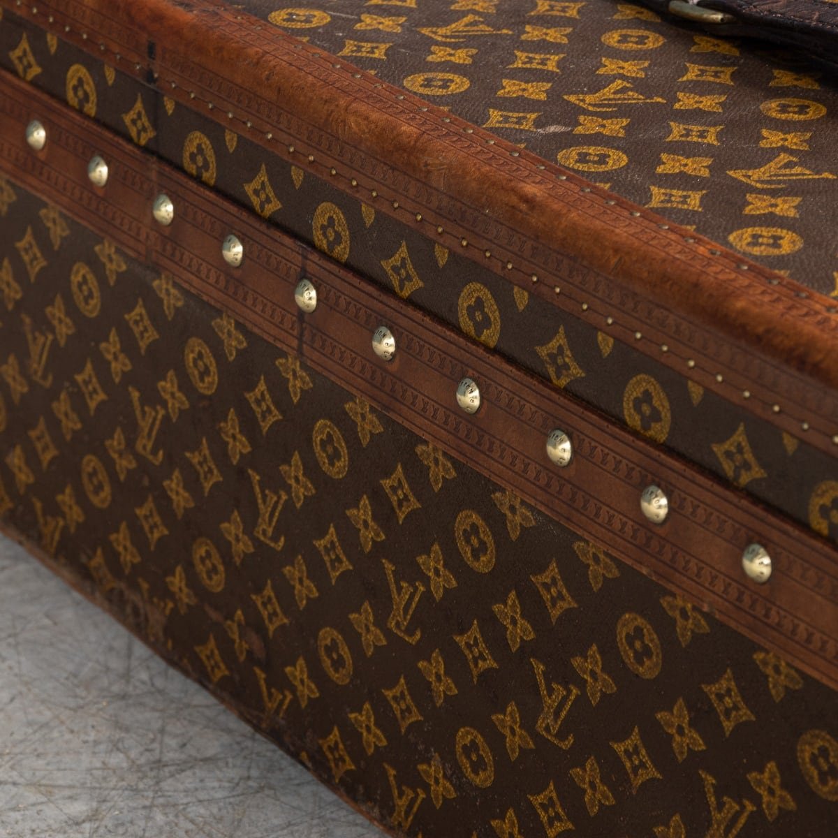 PUSHKINS.COM - B11237wd - 20thC LOUIS VUITTON ENCYCLOPEDIA BRITANNICA TRUNK IN MONOGRAM CANVAS c.1911 - 32.jpg