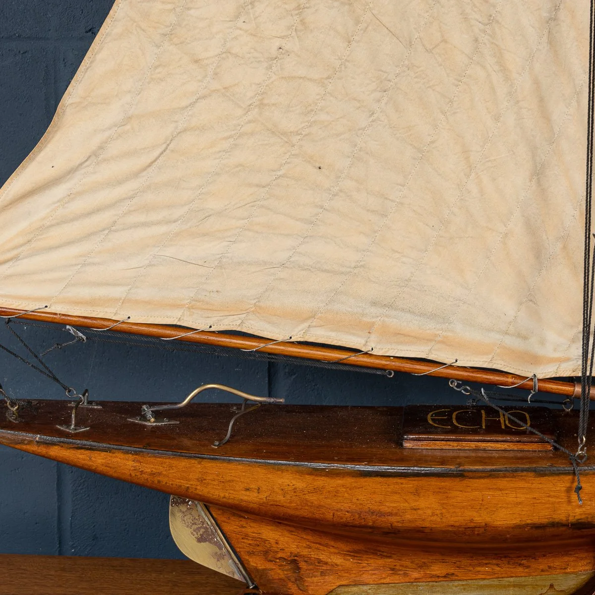 PUSHKINS.COM - B11425 - VINTAGE 20thC ENGLISH GAFF RIGGED %22J CLASS%22 POND YACHT c.1930 - 33.jpg