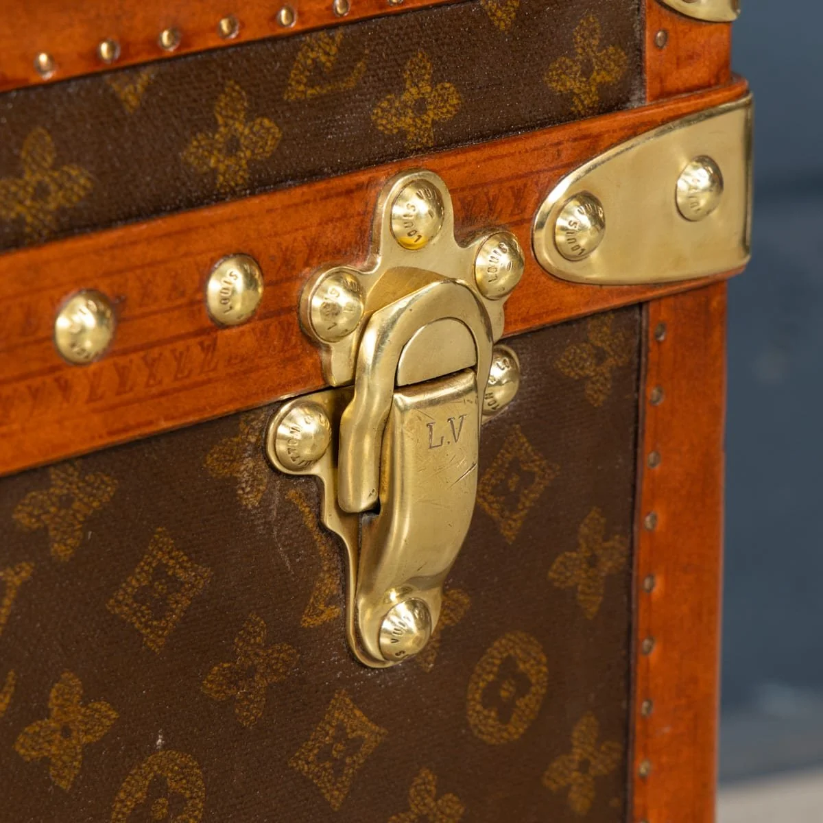 PUSHKINS.COM - B12252w - ANTIQUE 20thC LOUIS VUITTON SHOE TRUNK IN MONOGRAM CANVAS, FRANCE c.1920 - 24.jpg