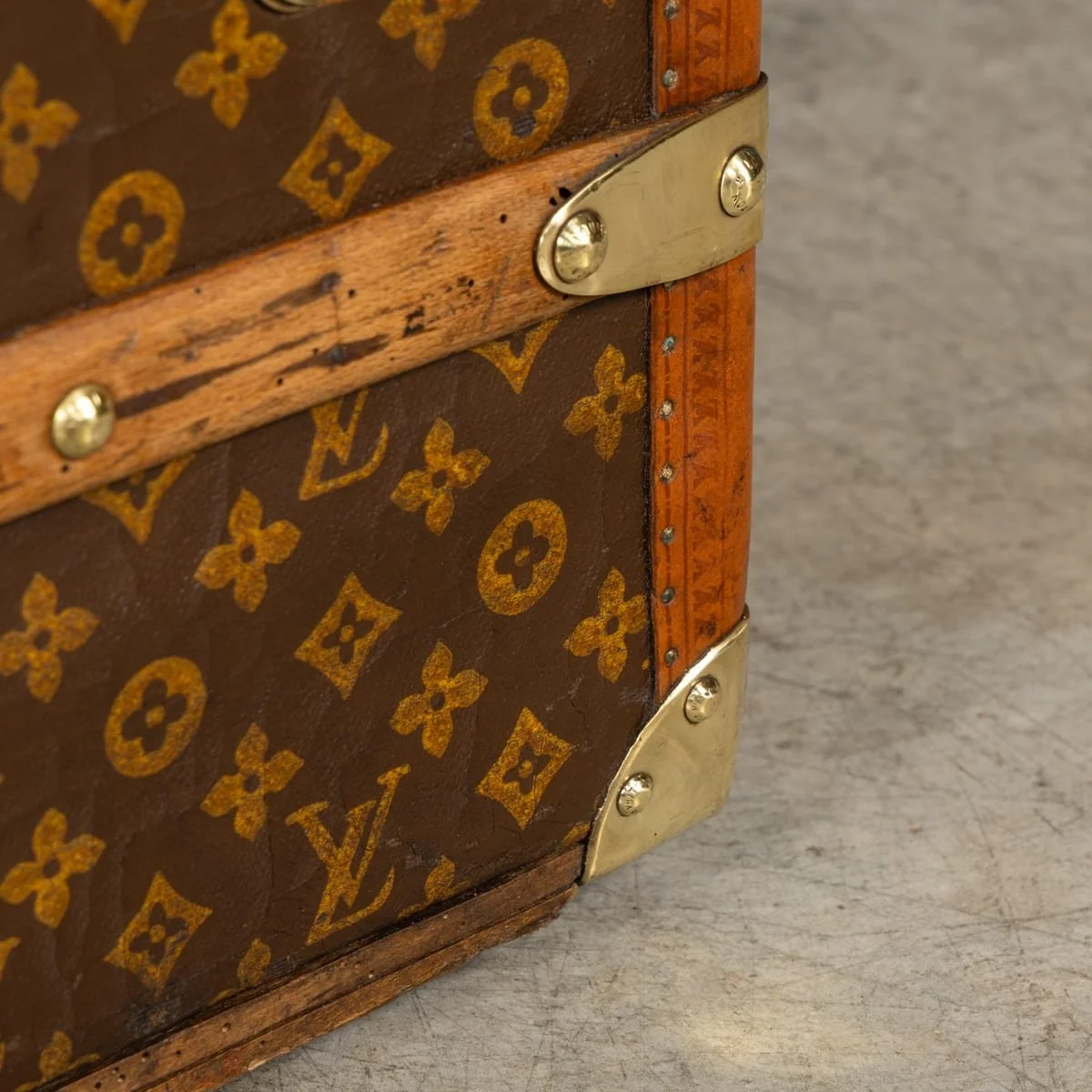 PUSHKINS.COM - B12255 - VINTAGE 20thC LOUIS VUITTON STEAMER TRUNK IN MONOGRAM CANVAS, FRANCE c.1930 - 37.jpg