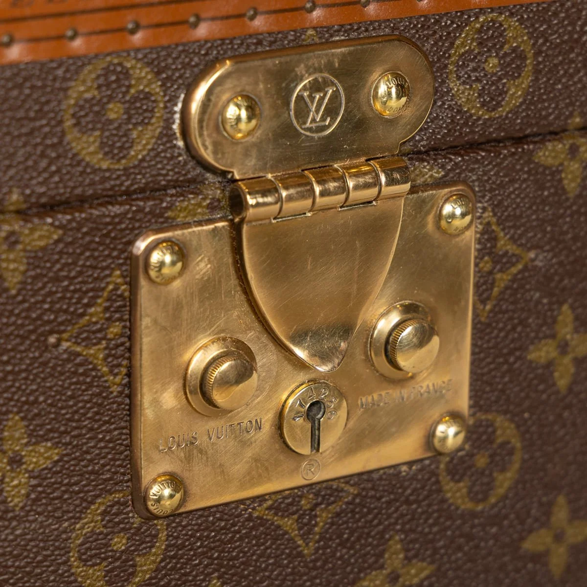 PUSHKINS.COM - D11760 - 20thC LOUIS VUITTON VANITY CASE IN MONOGRAM CANVAS, MADE IN FRANCE c.1960 - 21.jpg