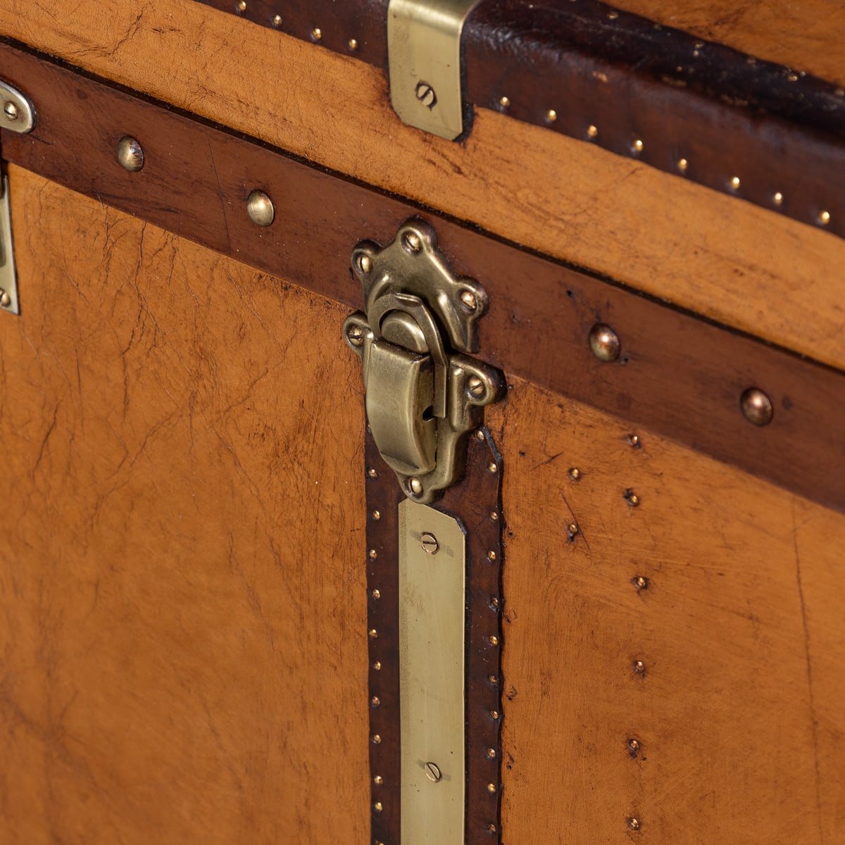 PUSHKINS.COM - B11236 - 20thC LEATHER CLAD ENGLISH ARMY : NAVY STYLE TRUNK - 25.jpg