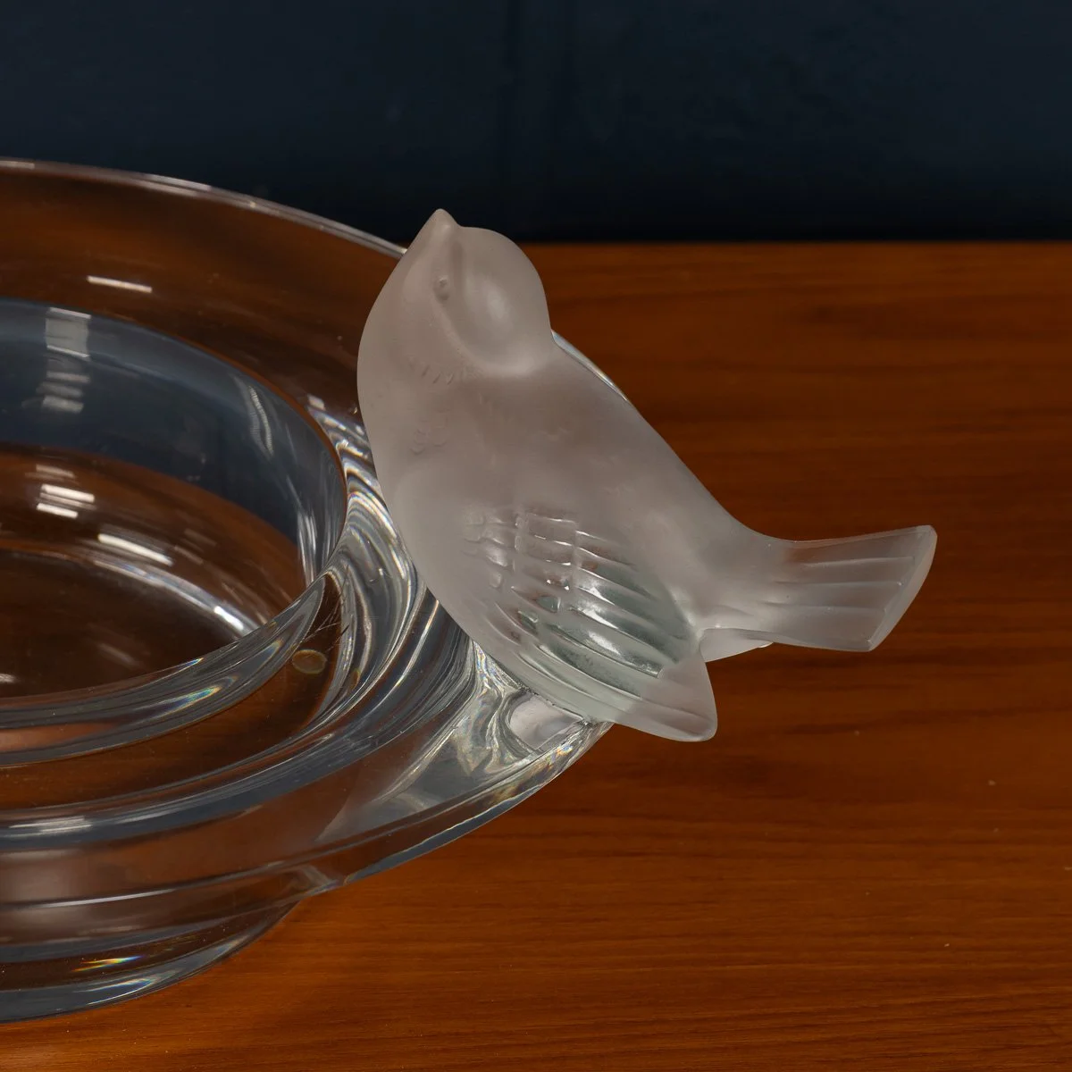 PUSHKINS.COM - B11421 - STUNNING 20thC FRENCH LALIQUE CRYSTAL BOWL %22DEUX MOINEAUX MOQUEURS%22 c.1990 - 09.jpg