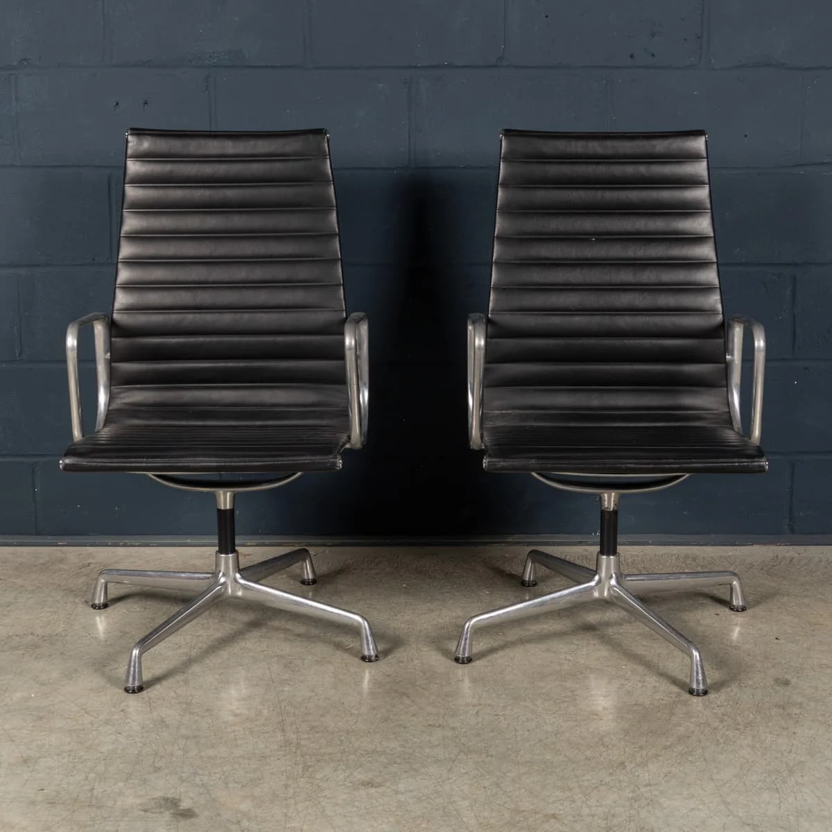 PUSHKINS.COM - B12374d - 20thC PAIR OF EA117 CHAIRS IN BLACK LEATHER BY CHARLES & RAY EAMES FOR VITRA - 04.jpg