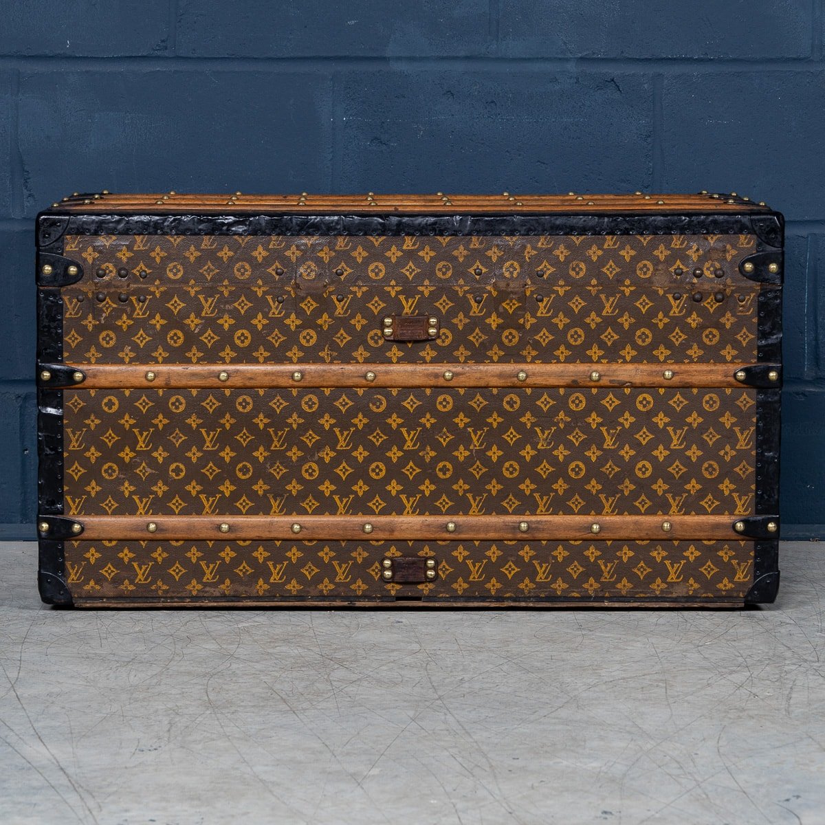 PUSHKIN'S - ANTIQUE 20thC LOUIS VUITTON COURIER TRUNK IN MONOGRAM CANVAS, FRANCE c.1910 - 6.jpg
