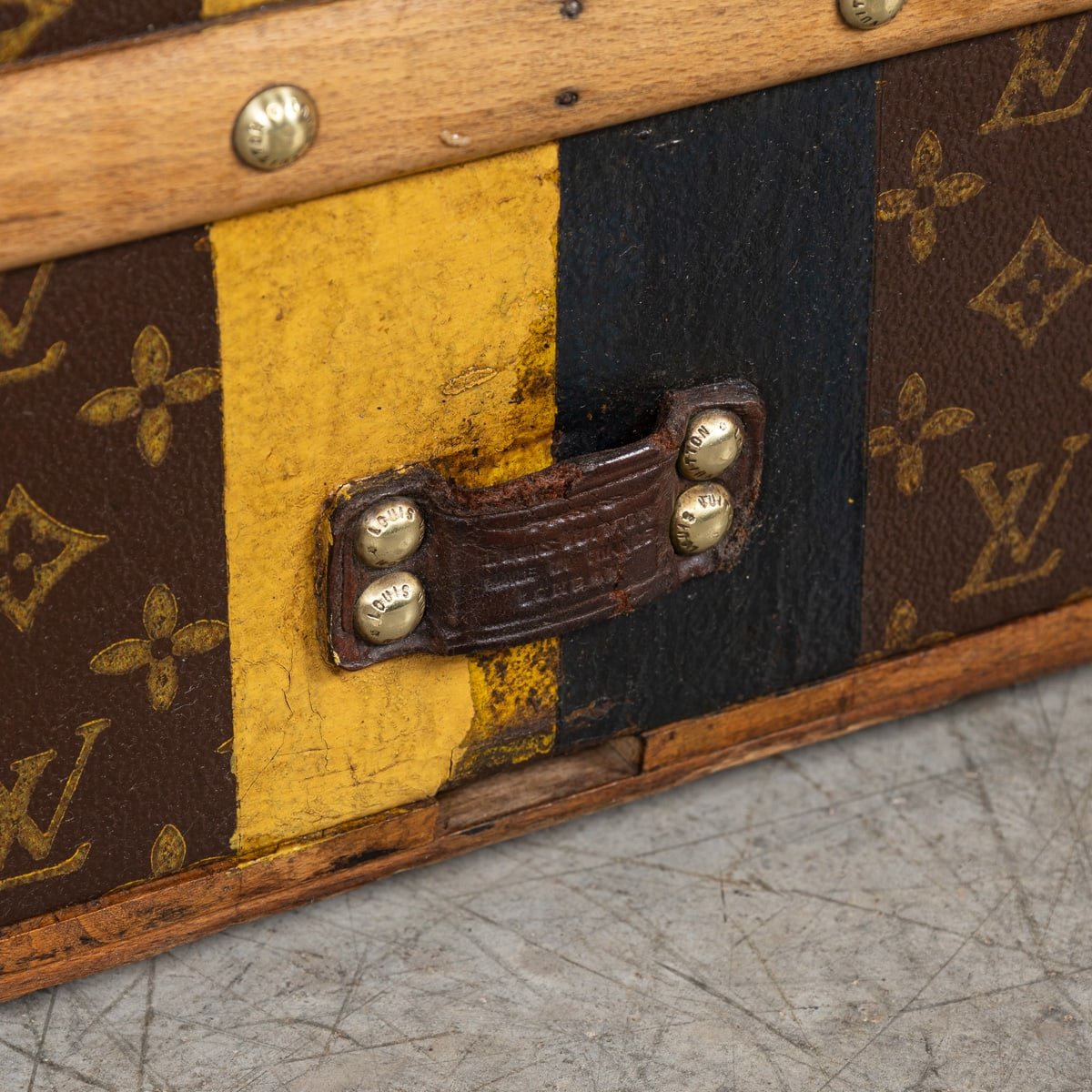 PUSHKINS.COM - B11270 - 20thC LOUIS VUITTON CABIN TRUNK IN MONOGRAM CANVAS, FRANCE c.1930 - 25.jpg