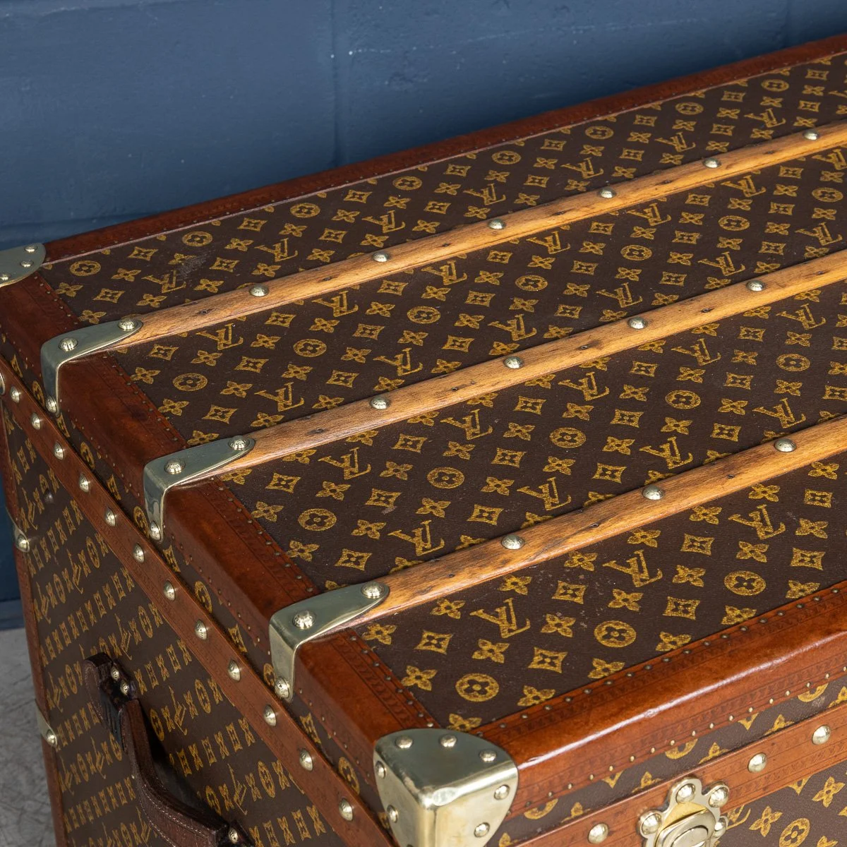 PUSHKINS.COM - B11431dw - ANTIQUE 20thC LOUIS VUITTON %22MALLE HAUTE%22 IN MONOGRAM CANVAS, FRANCE c.1920 - 26.jpg