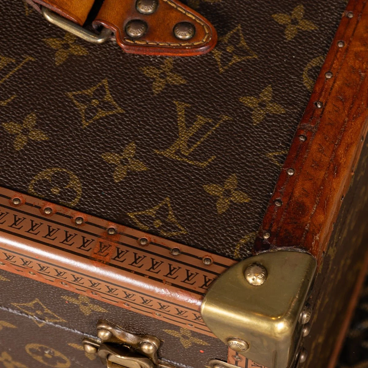 PUSHKIN'S - MID 20thC LOUIS VUITTON VANITY CASE IN MONOGRAM CANVAS, MADE IN FRANCE c.1960 - 24.jpg