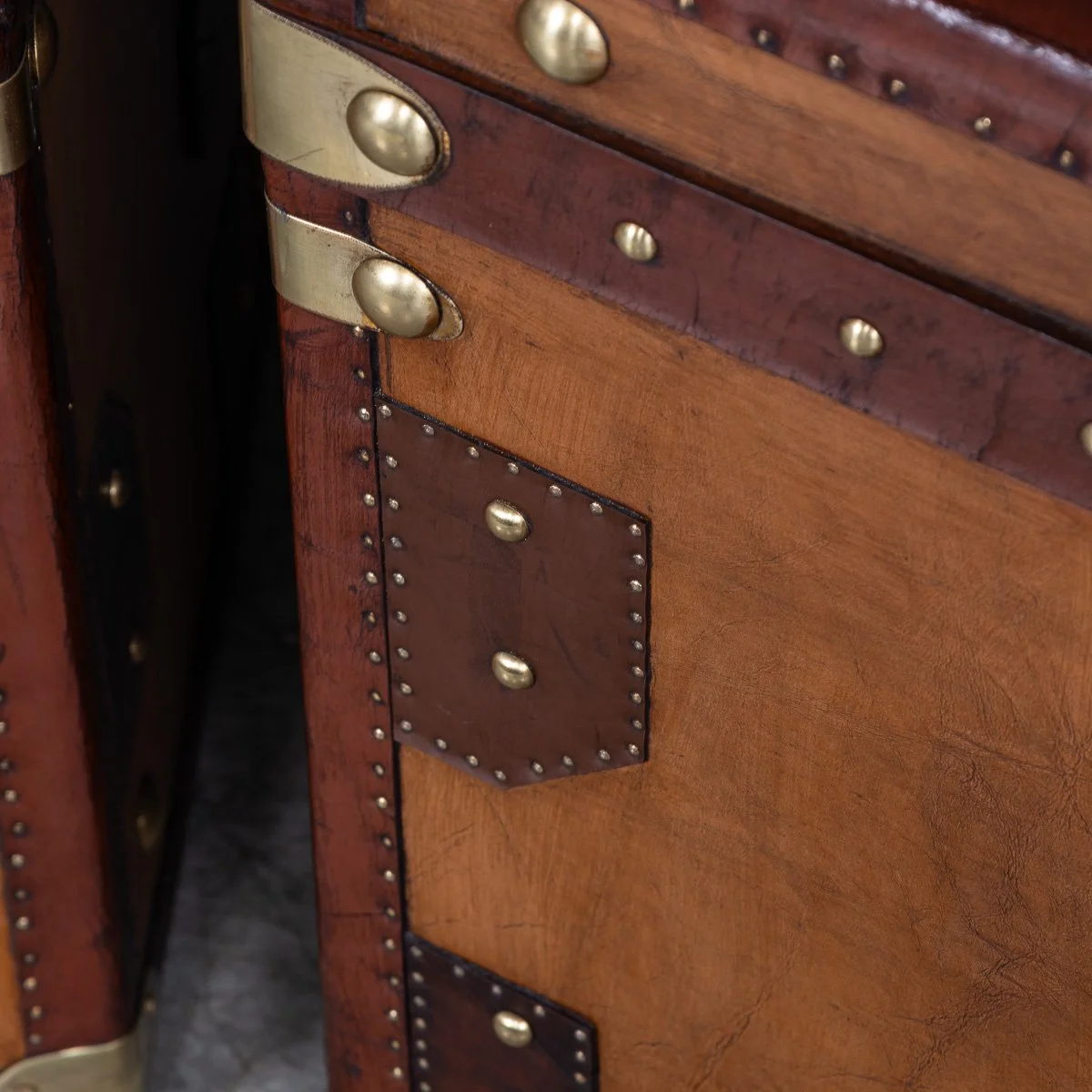 PUSHKINS.COM - B11410d - 20thC PAIR OF LEATHER CLAD ENGLISH ARMY : NAVY STYLE TRUNKS - 24.jpg