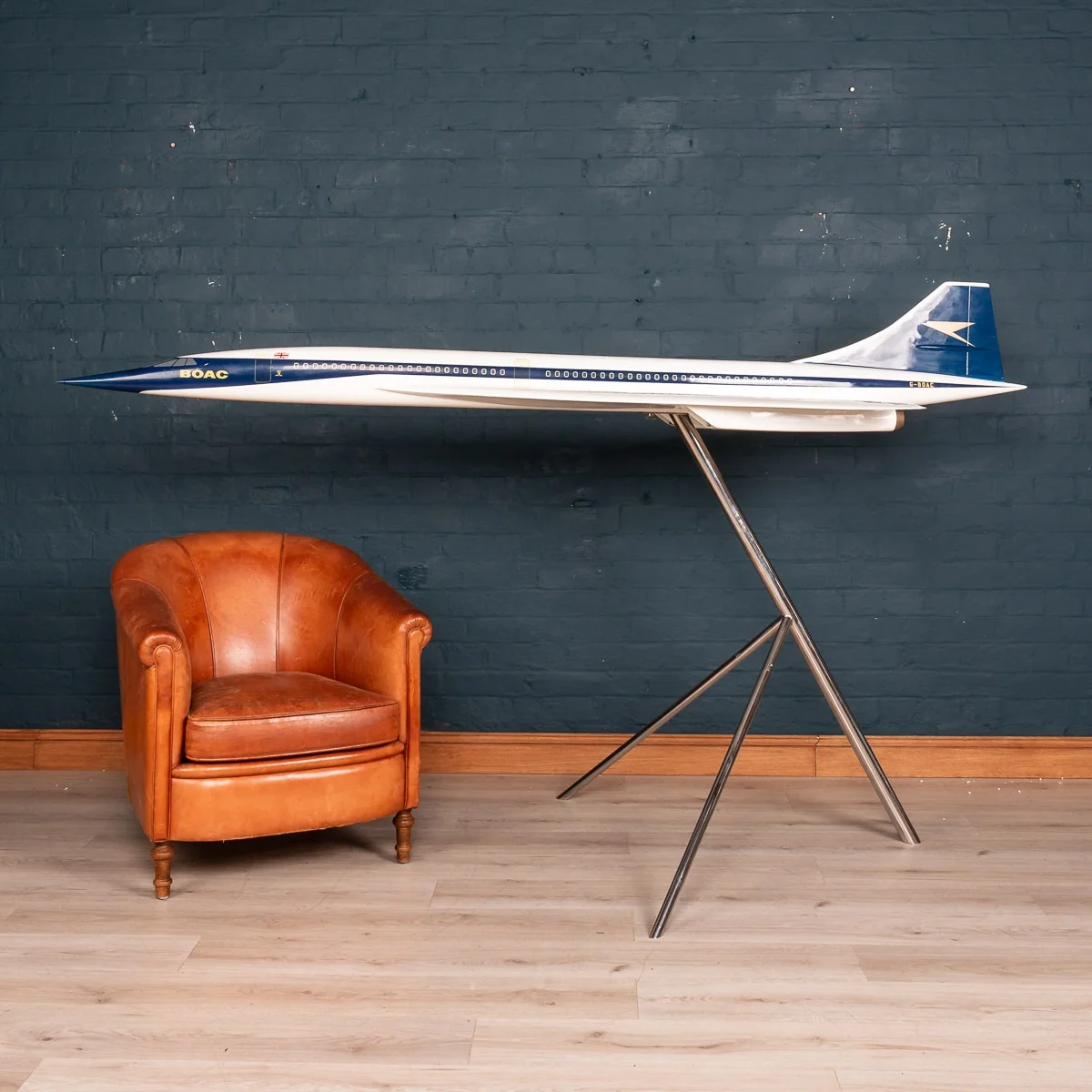 pushkin antiques - MASSIVE CONCORDE MODEL ON ORIGINAL CHROMED STAND c.1965 - 5.jpg