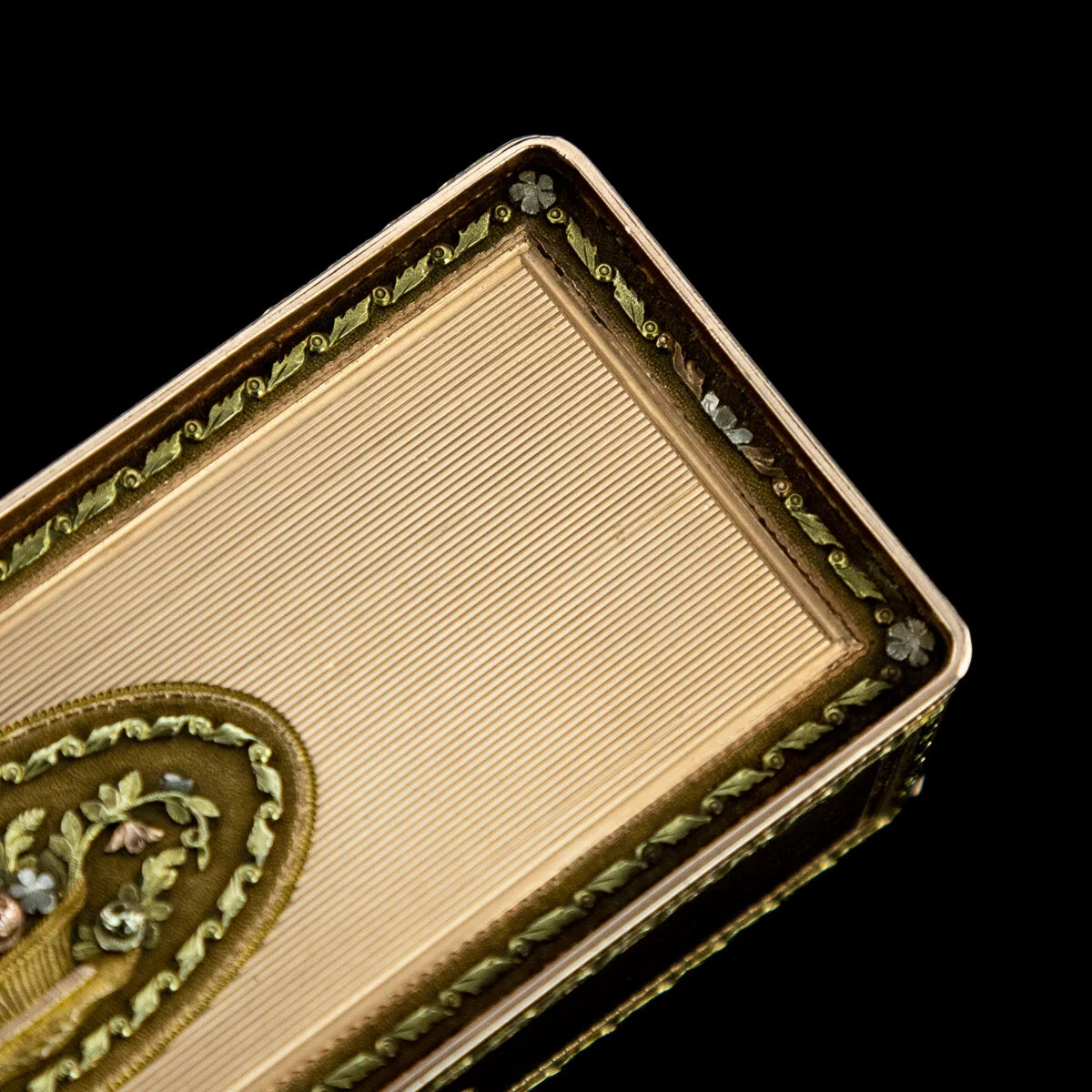 Pushkin Antiques - ANTIQUE 19thC RUSSIAN ROYAL PRESENTATION 14k THREE-COLOUR GOLD SNUFF BOX c.1820 - 13.jpg