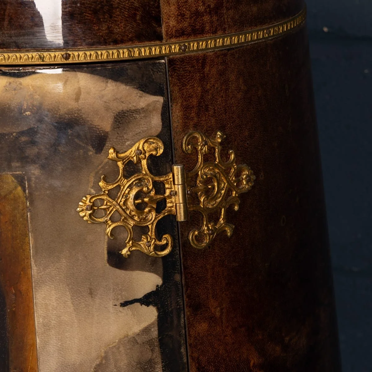 PUSHKINS.COM - B11864 - VINTAGE 20thC ITALIAN ILLUMINATING LACQUERED PARCHMENT BAR CABINET BY ALDO TURA - 30.jpg